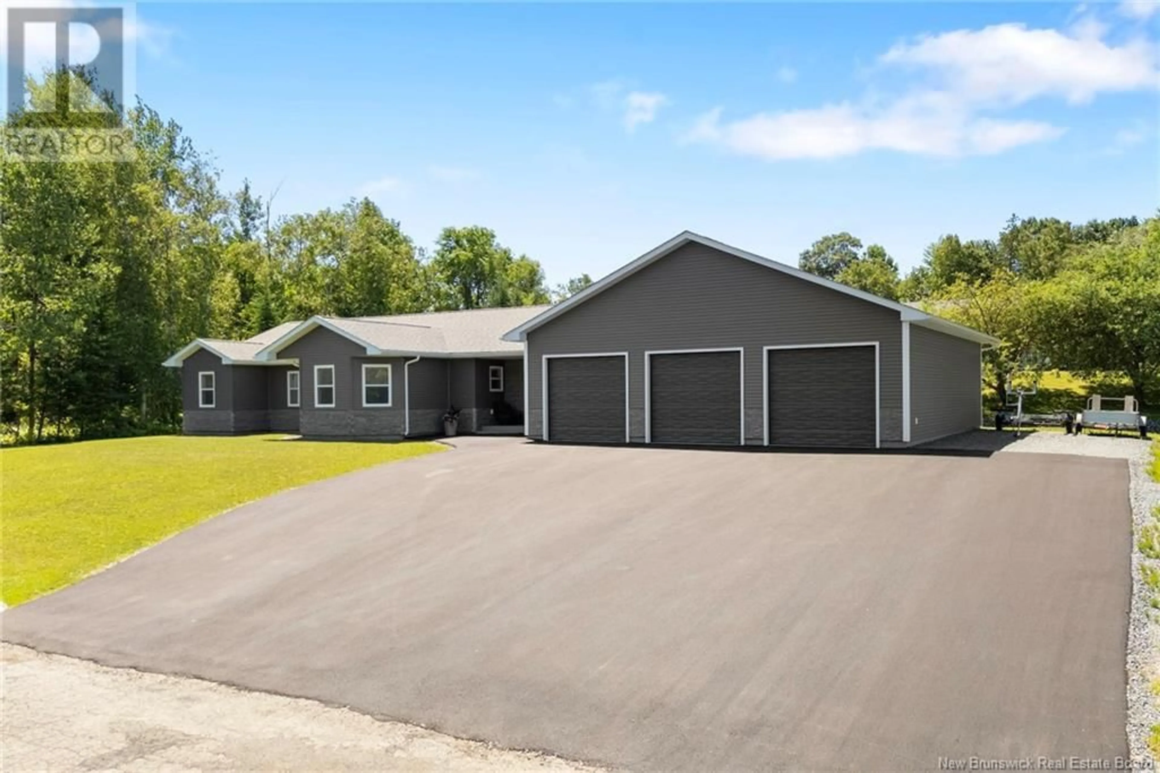 Indoor garage for 15 CLARK CRESCENT, Nackawic New Brunswick E6G2N8
