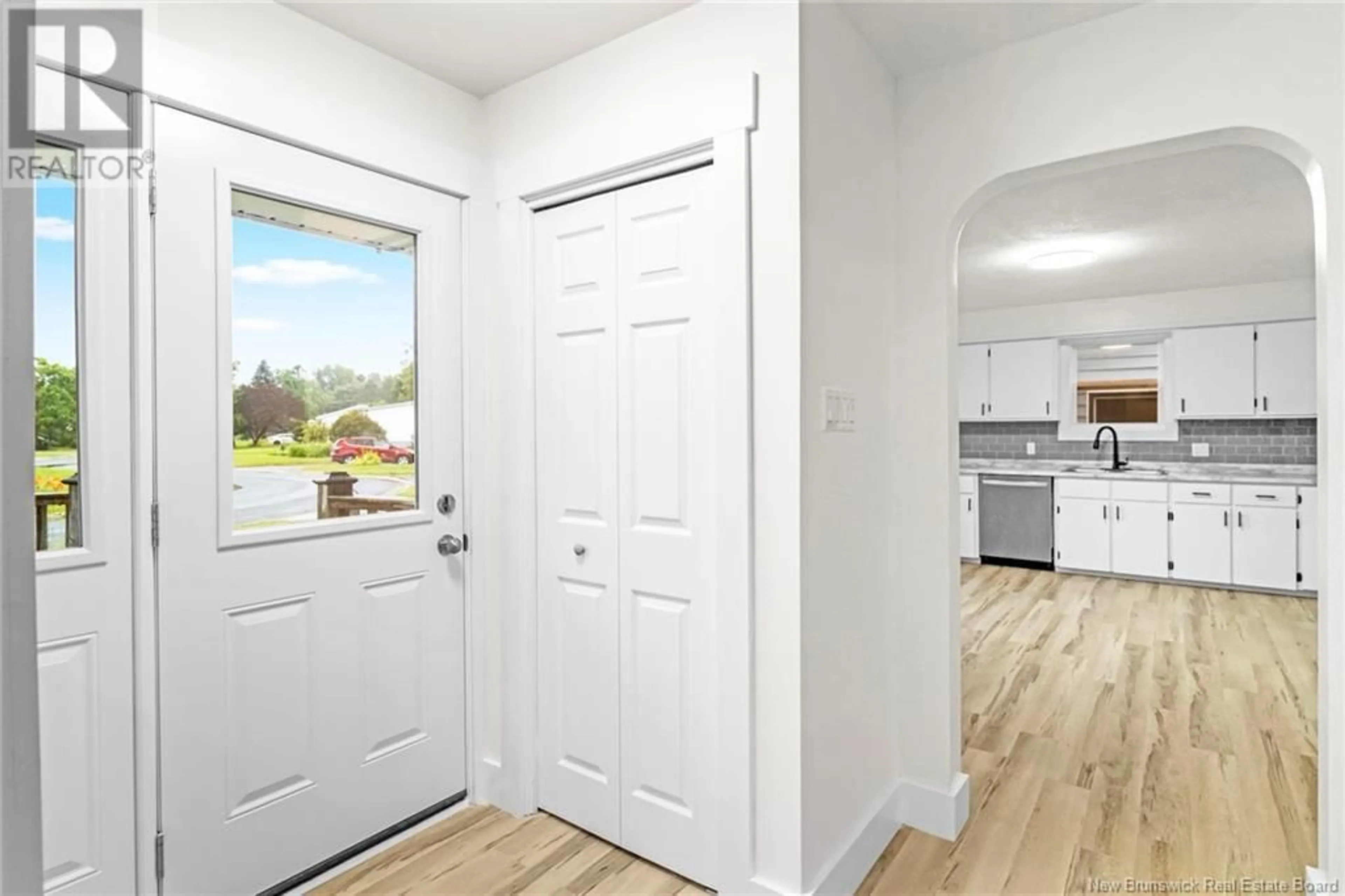 Indoor entryway for 8 CORONATION COURT, Oromocto New Brunswick E2V2M9