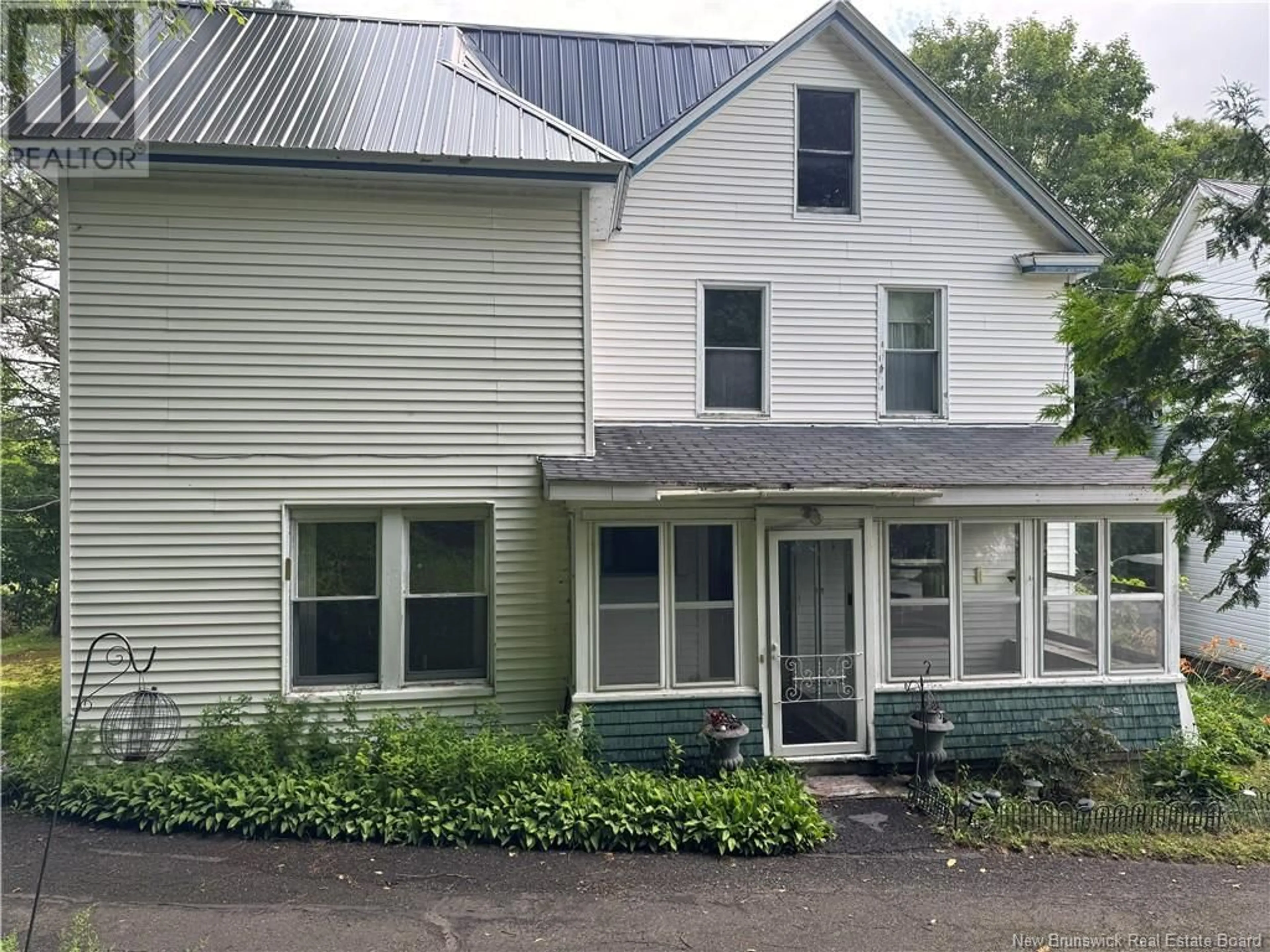 Home with vinyl exterior material, building for 126 PARK STREET, Woodstock New Brunswick E7M2K4
