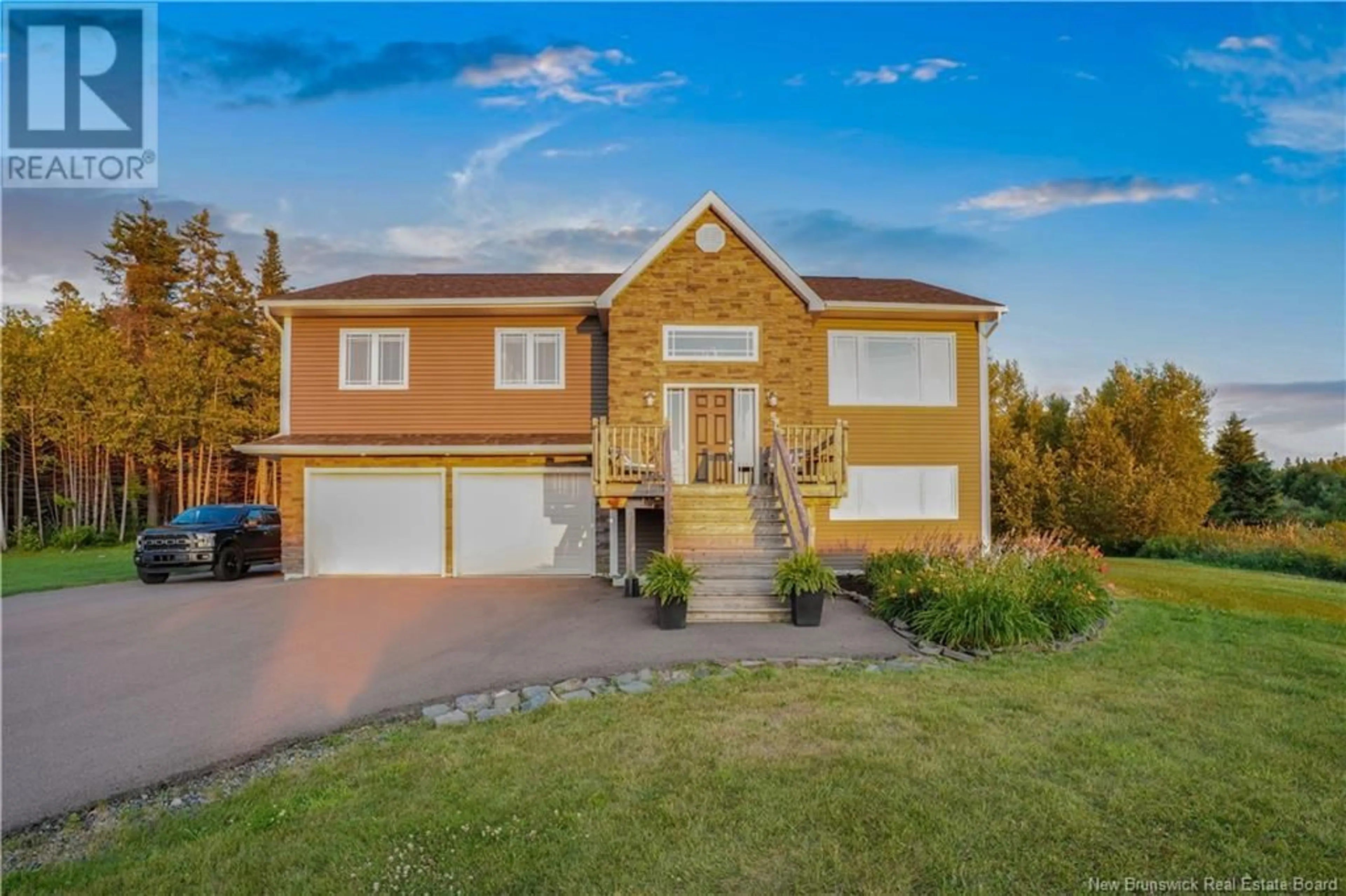 Home with vinyl exterior material, street for 5 MUSKIE STREET, Lower Kingsclear New Brunswick E3E0E7