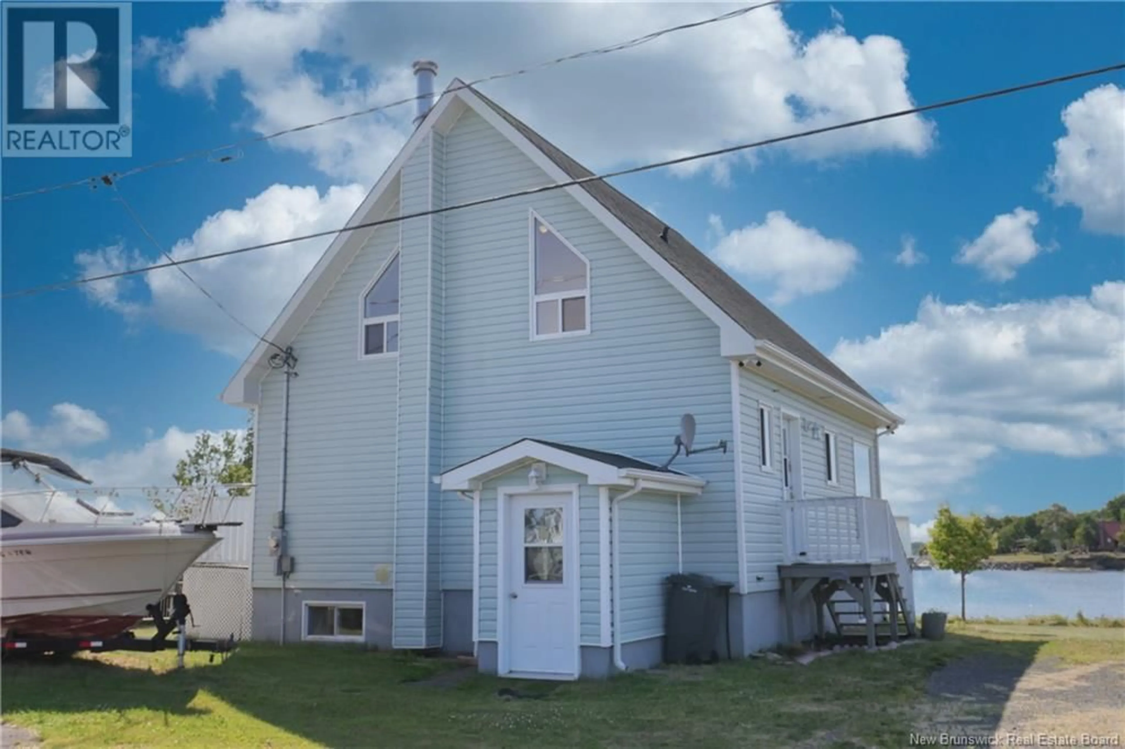 Home with vinyl exterior material, building for 82 CHEMIN DE LA POINTE, Tracadie New Brunswick E1X3T8
