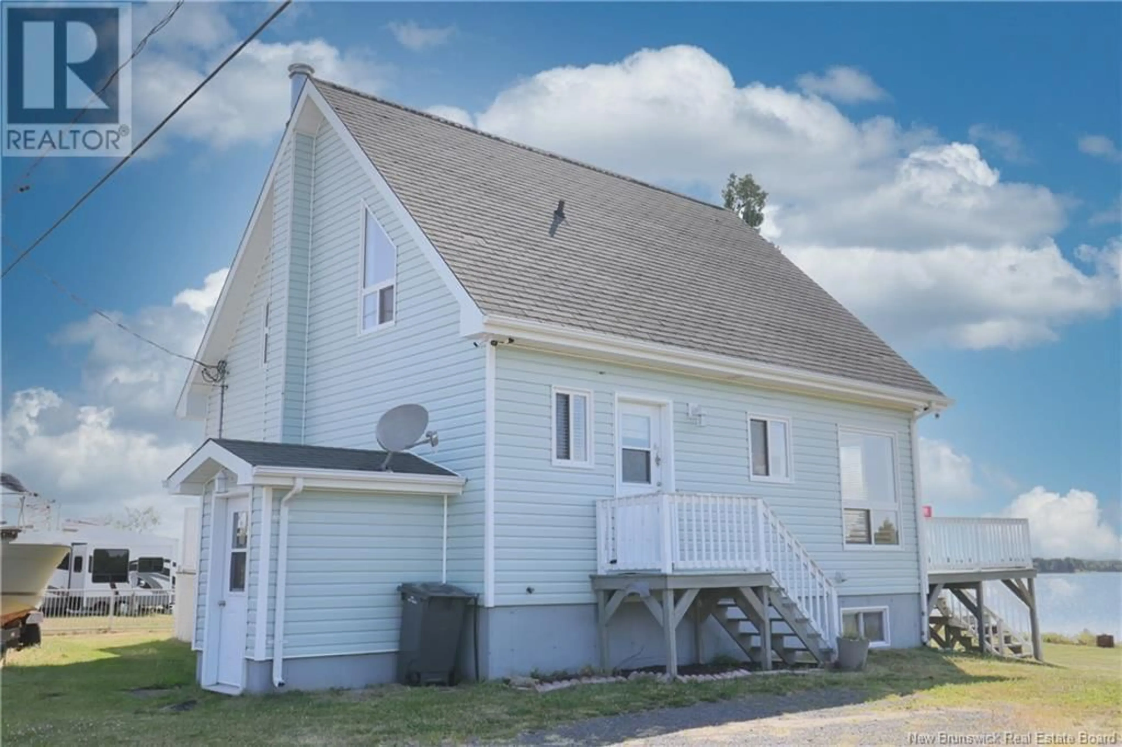 Home with vinyl exterior material, building for 82 CHEMIN DE LA POINTE, Tracadie New Brunswick E1X3T8