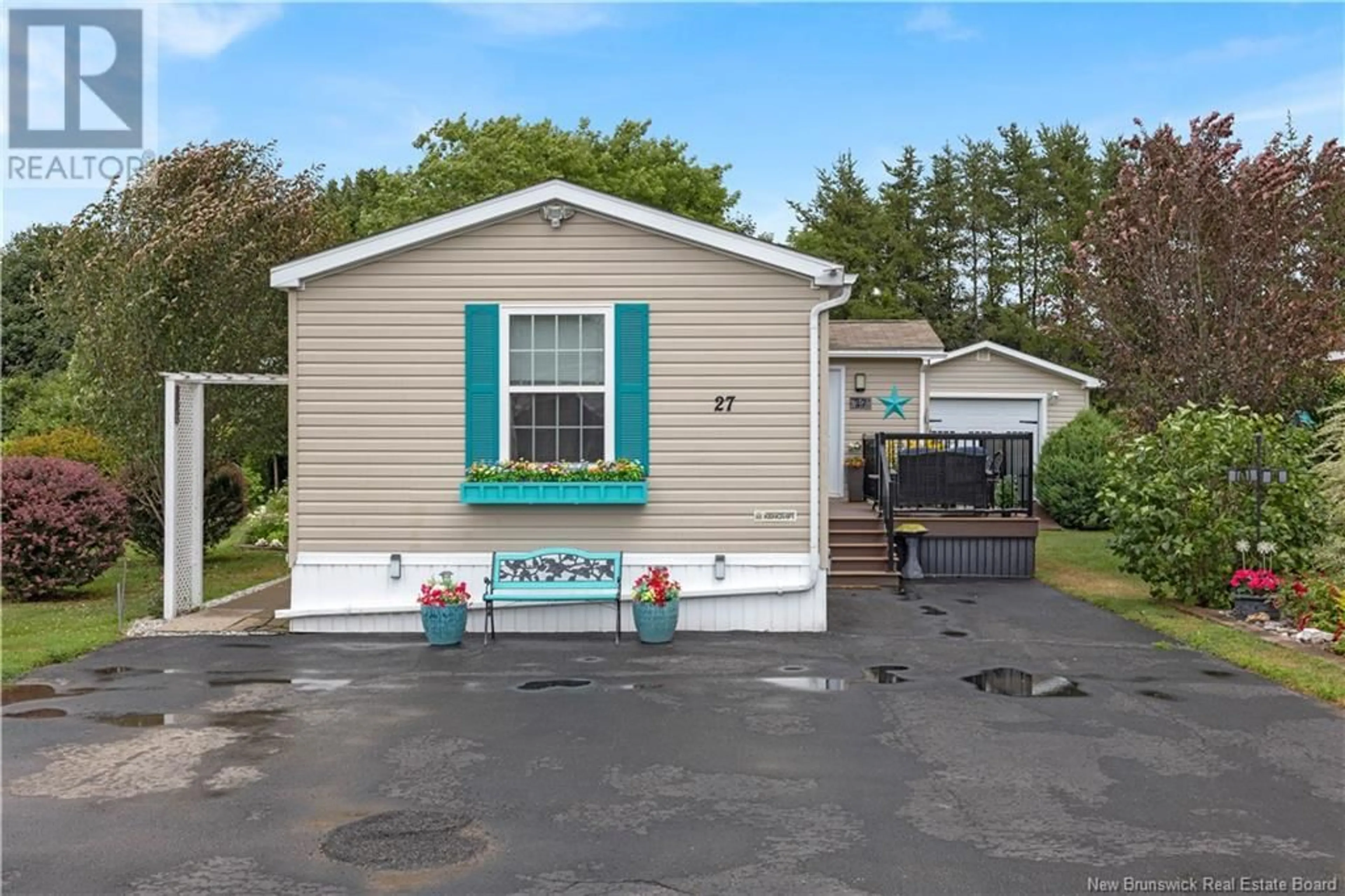 Home with vinyl exterior material, street for 27 PARK AVENUE, Sussex Corner New Brunswick E5T1R6