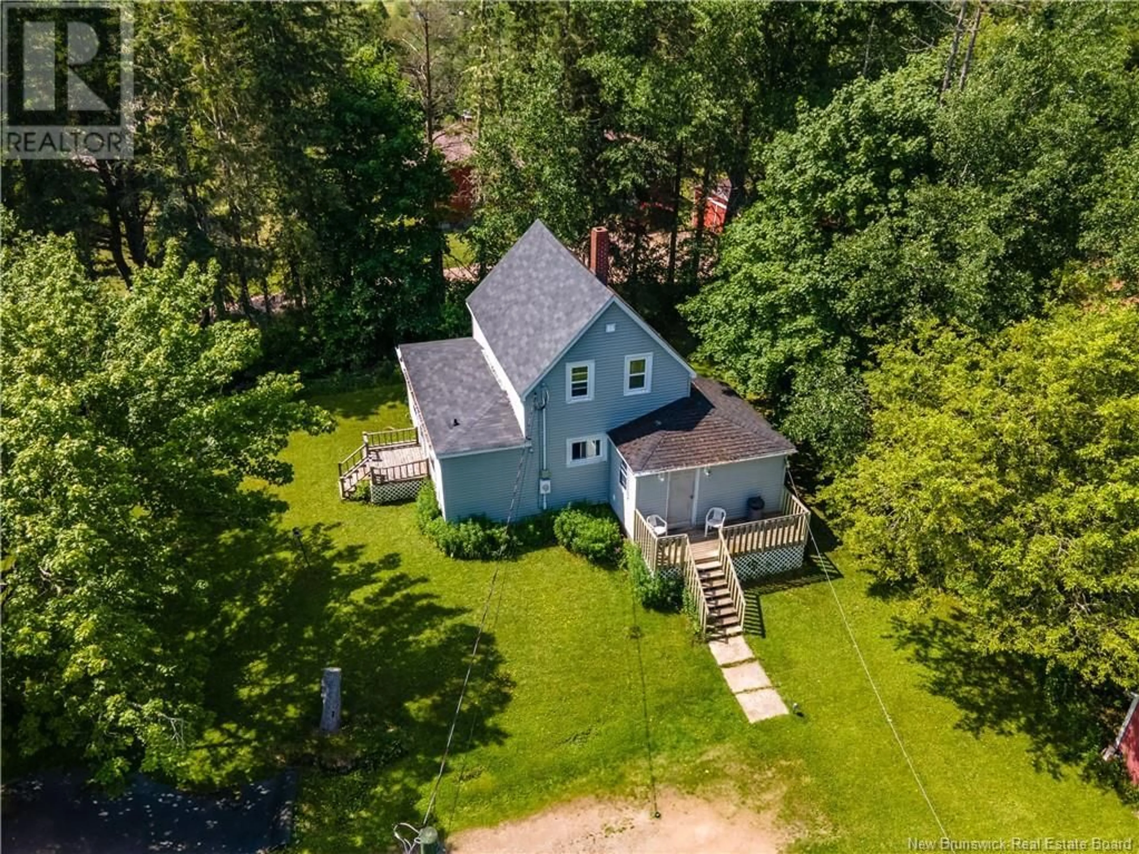 A pic from outside/outdoor area/front of a property/back of a property/a pic from drone, unknown for 189 KING STREET, Sackville New Brunswick E4L3G3