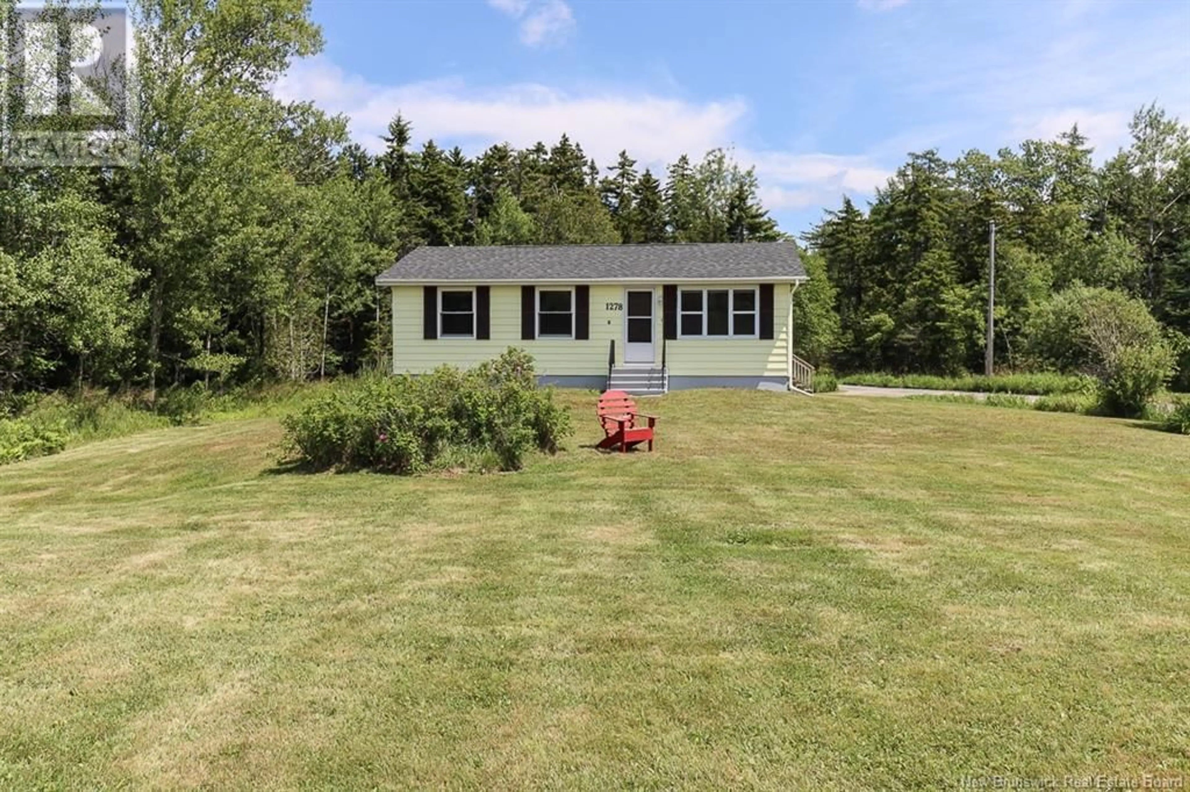 A pic from outside/outdoor area/front of a property/back of a property/a pic from drone, unknown for 1278 WESTFIELD ROAD, Saint John New Brunswick E2M7N3