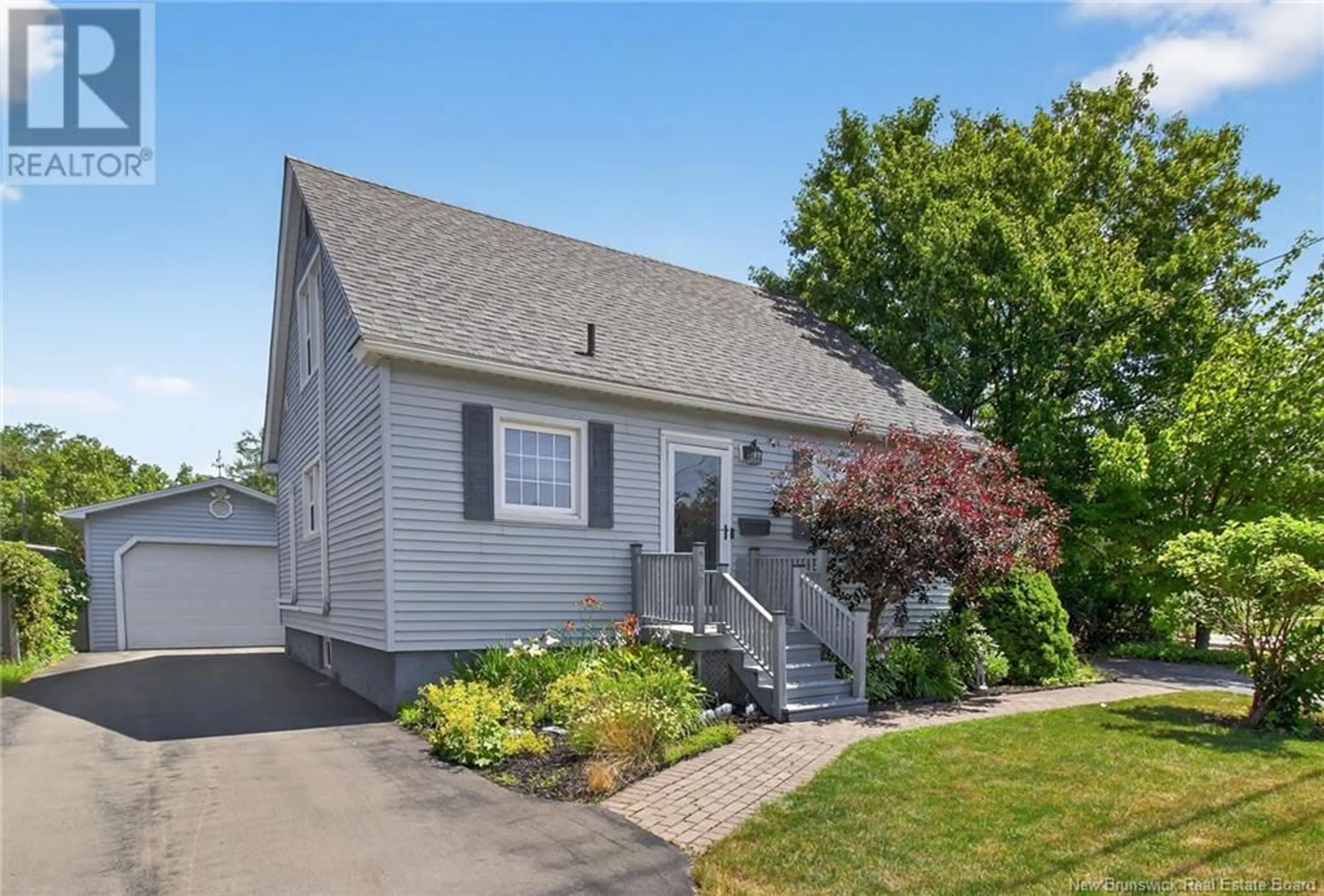 Home with vinyl exterior material, street for 230 CLEVELAND, Riverview New Brunswick E1B1Y1