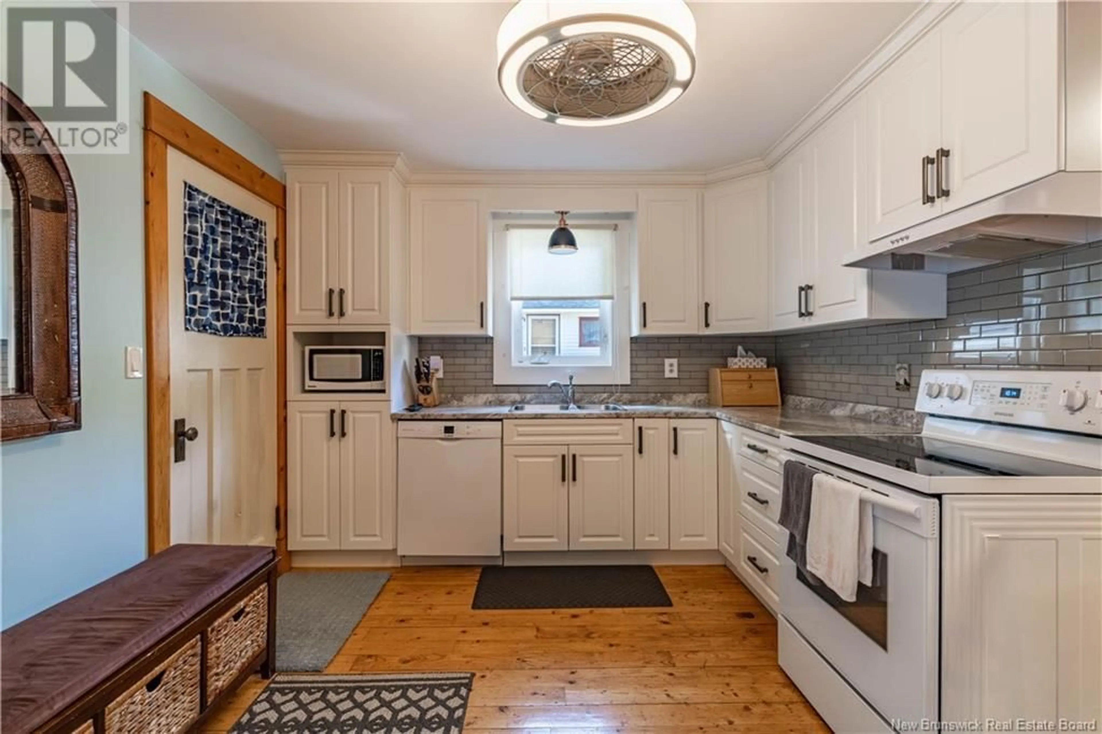 Standard kitchen, unknown for 50 PETER STREET, Sussex New Brunswick E4E2J6