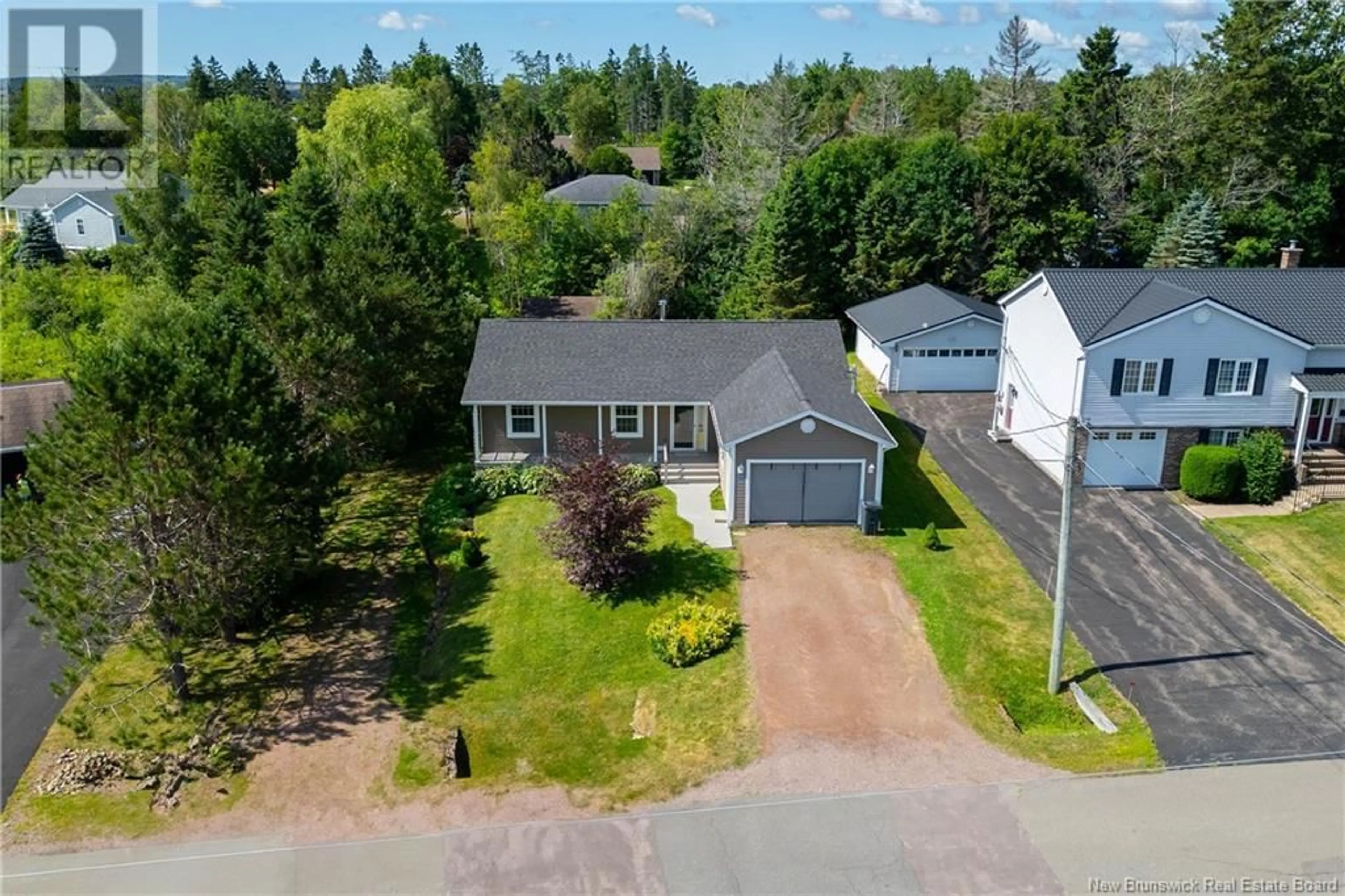A pic from outside/outdoor area/front of a property/back of a property/a pic from drone, street for 29 HEDGE COURT, Sackville New Brunswick E4L3B4