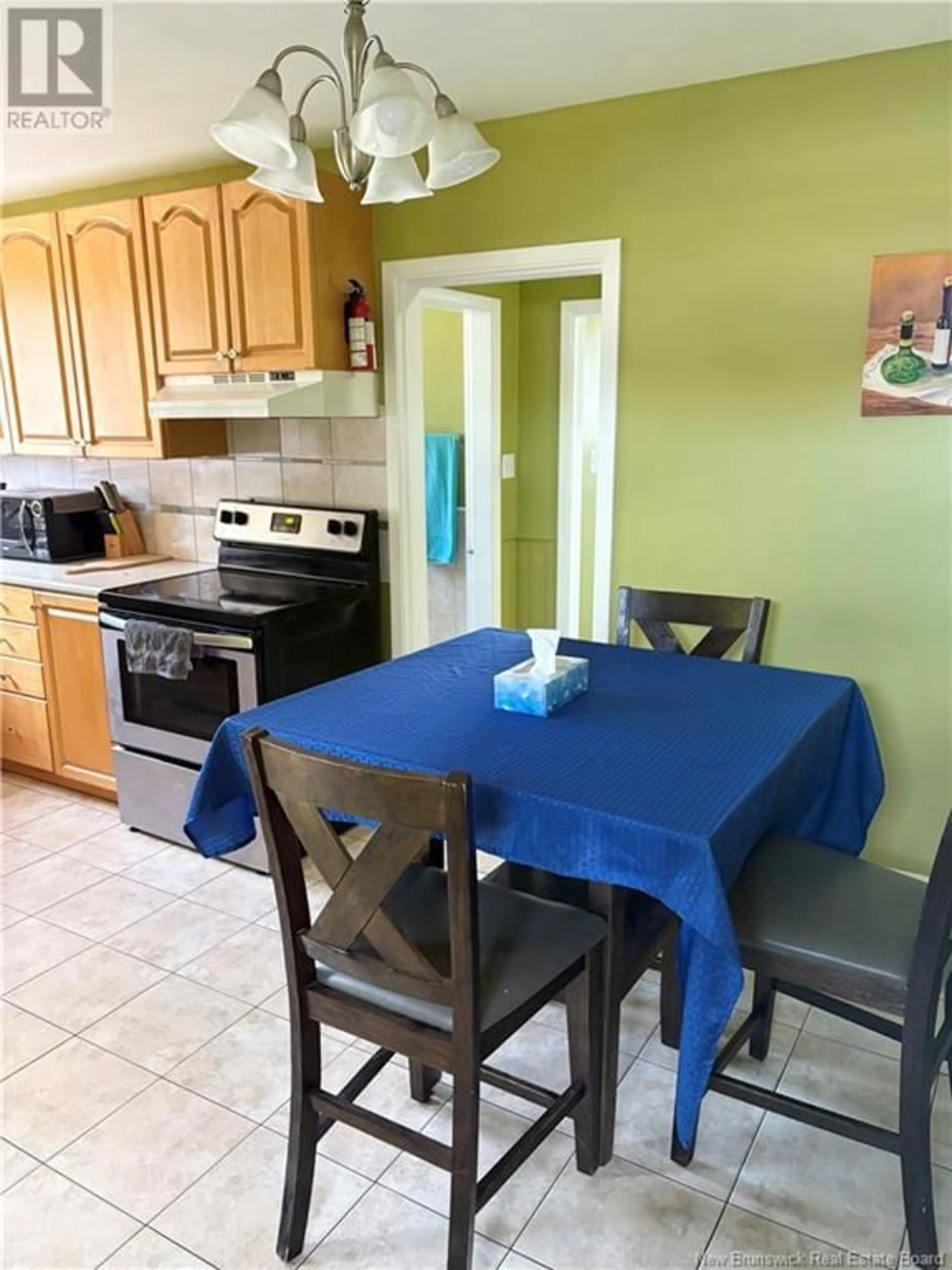 Standard kitchen, ceramic/tile floor for 73 MAPLETON ROAD, Moncton New Brunswick E1C7W6