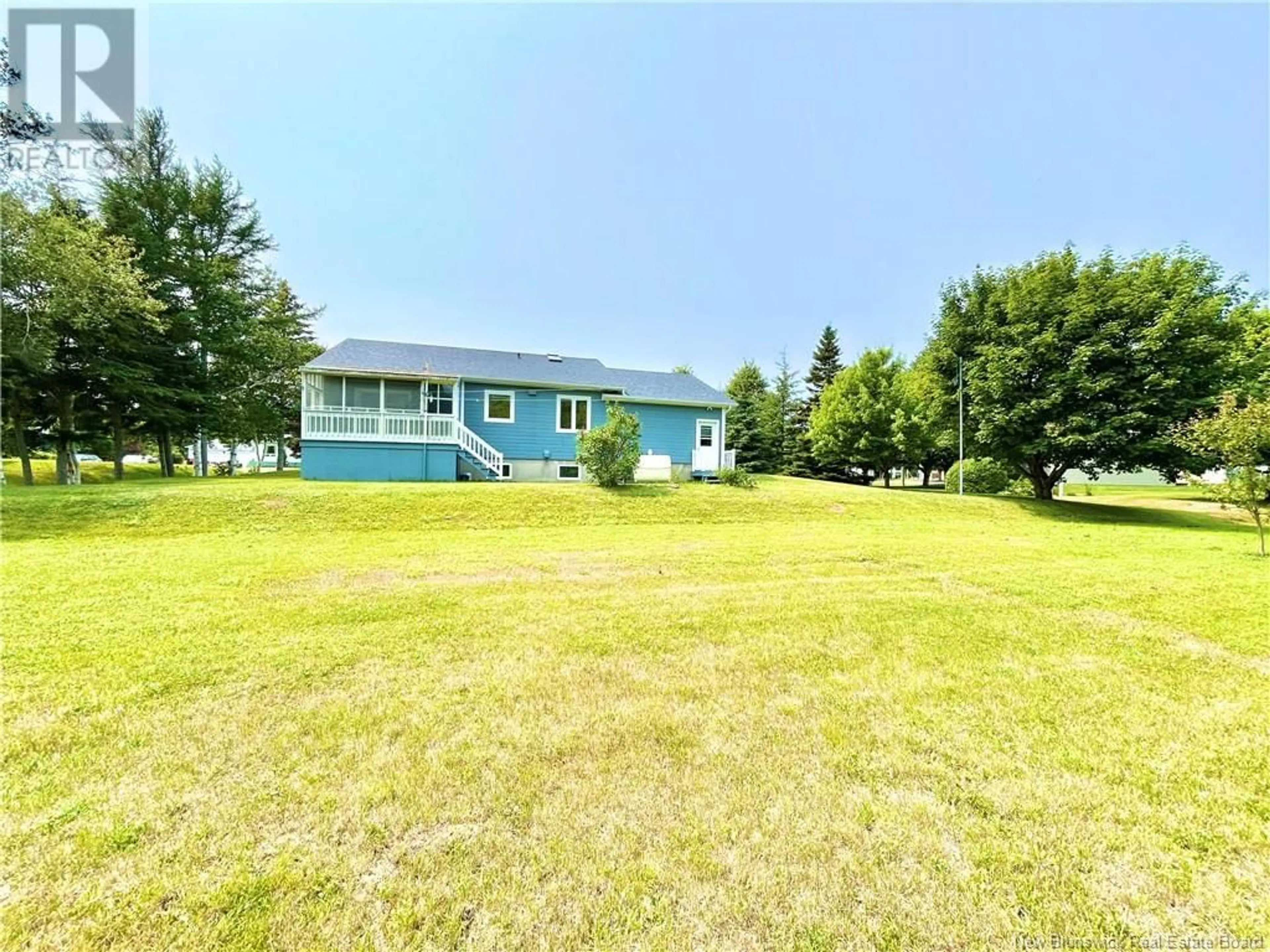 A pic from outside/outdoor area/front of a property/back of a property/a pic from drone, water/lake/river/ocean view for 61 SAINT-SIMON, Caraquet New Brunswick E1W1B3