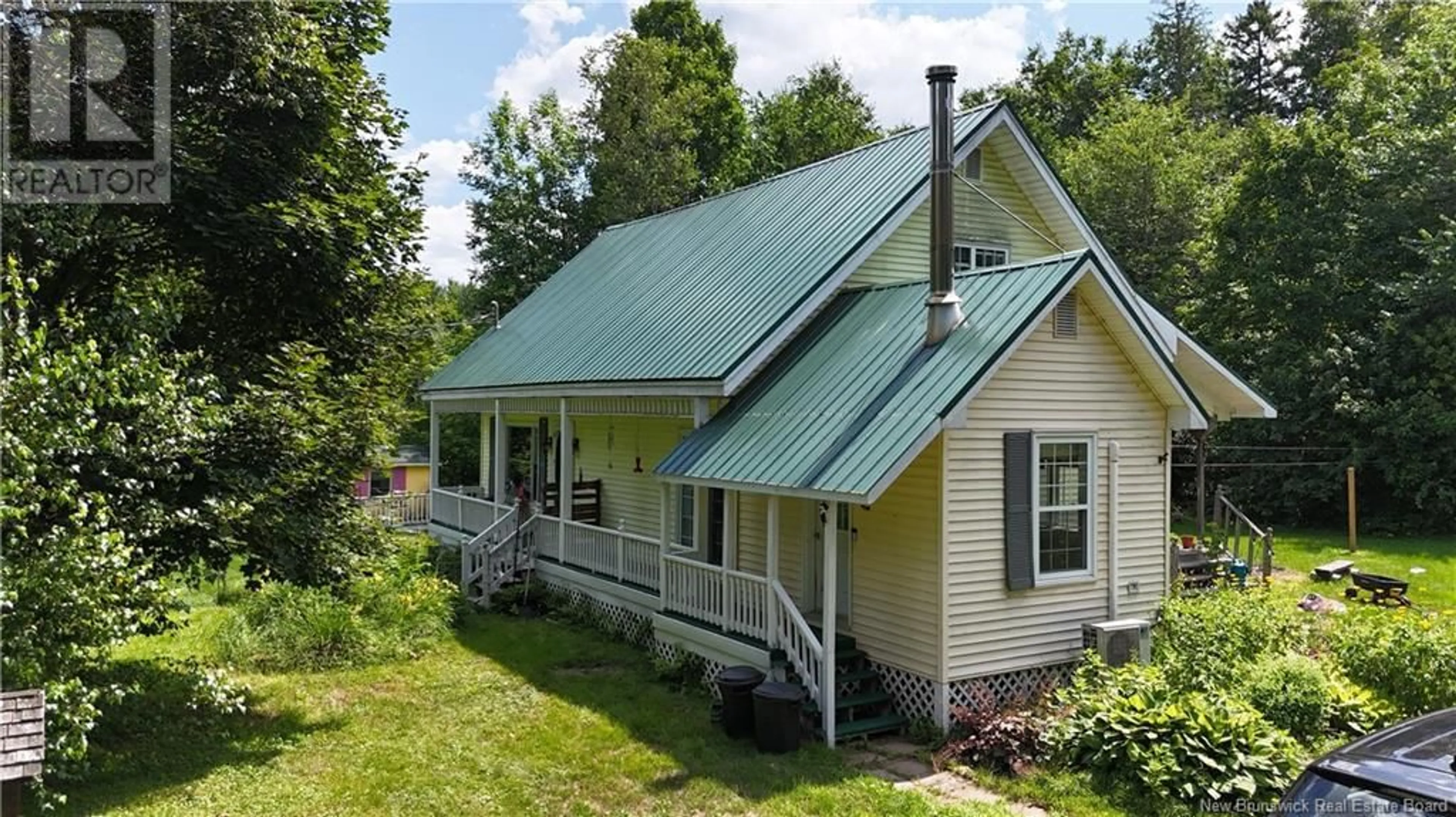 Home with vinyl exterior material, building for 1417 ROUTE 104, Zealand New Brunswick E6L2H1