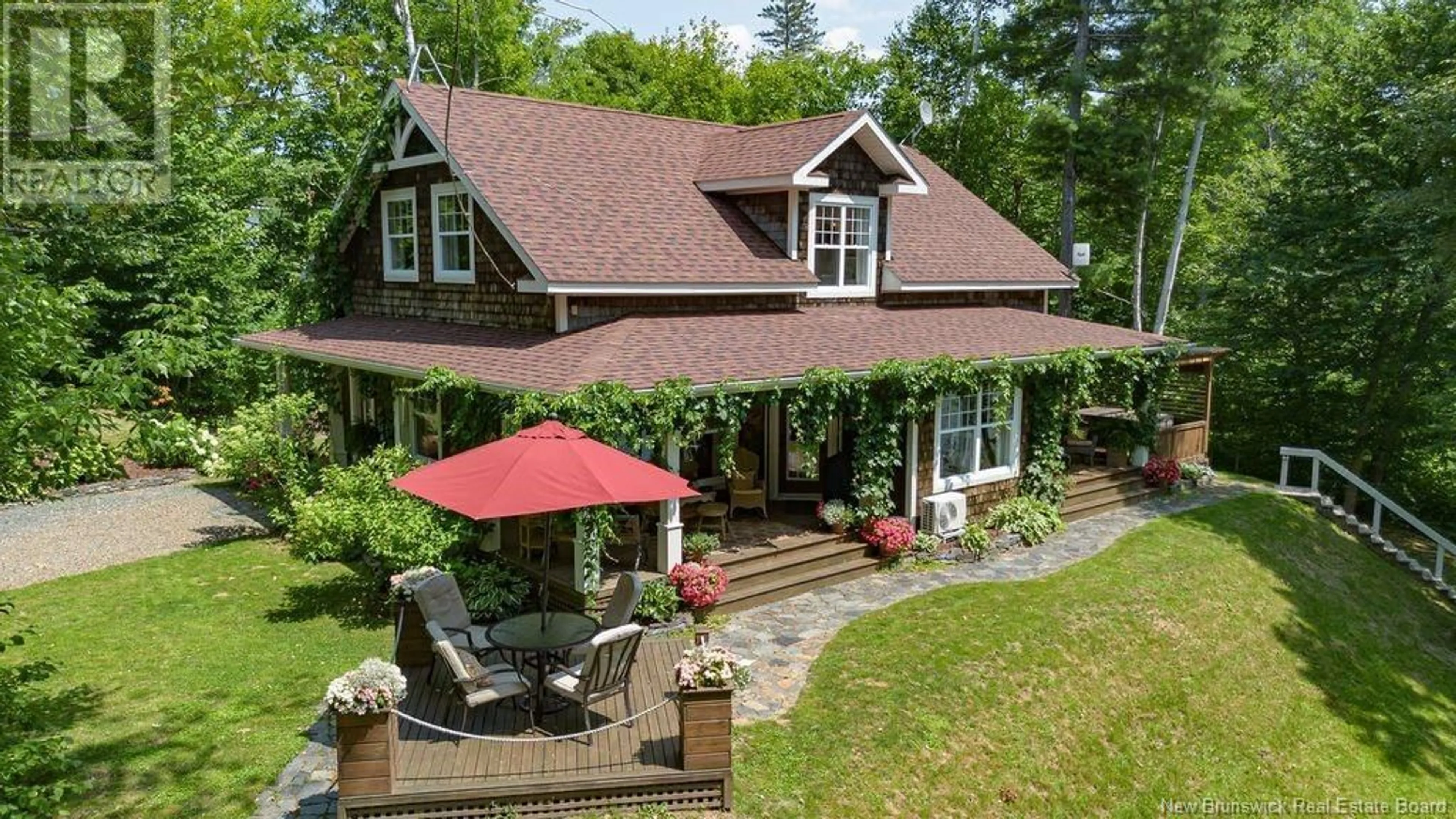A pic from outside/outdoor area/front of a property/back of a property/a pic from drone, unknown for 601 NB-105, Southampton New Brunswick E6G1K3