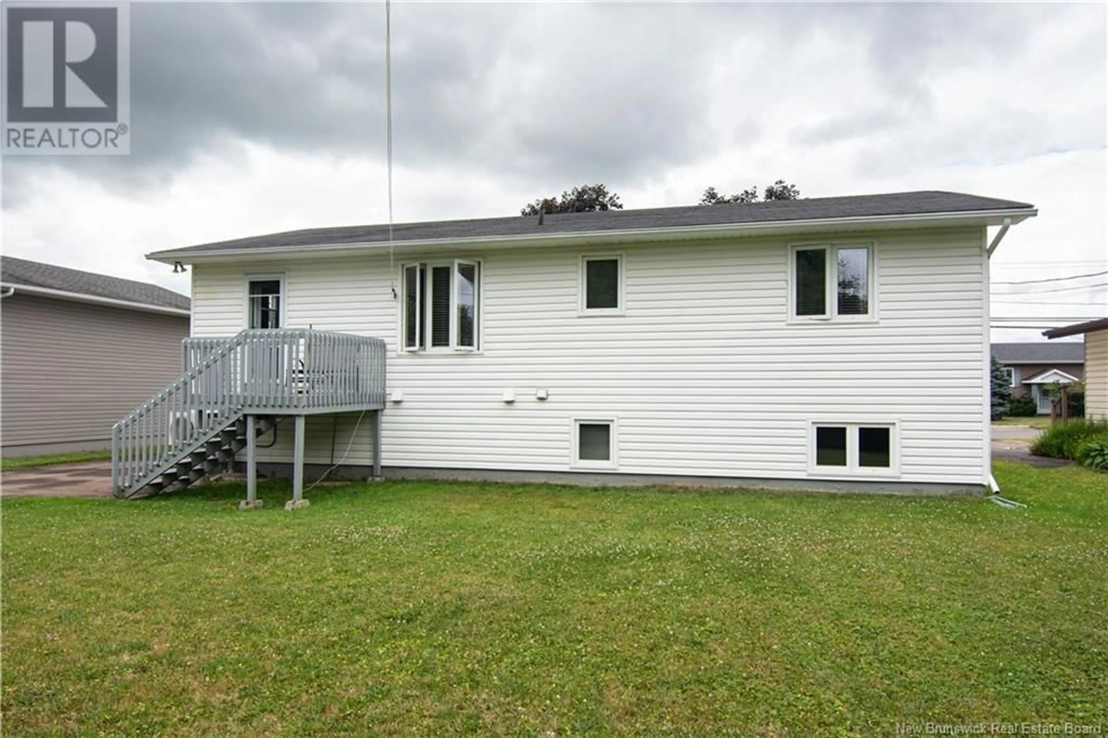Home with vinyl exterior material, building for 844 CENTRALE, Dieppe New Brunswick E1A6M8
