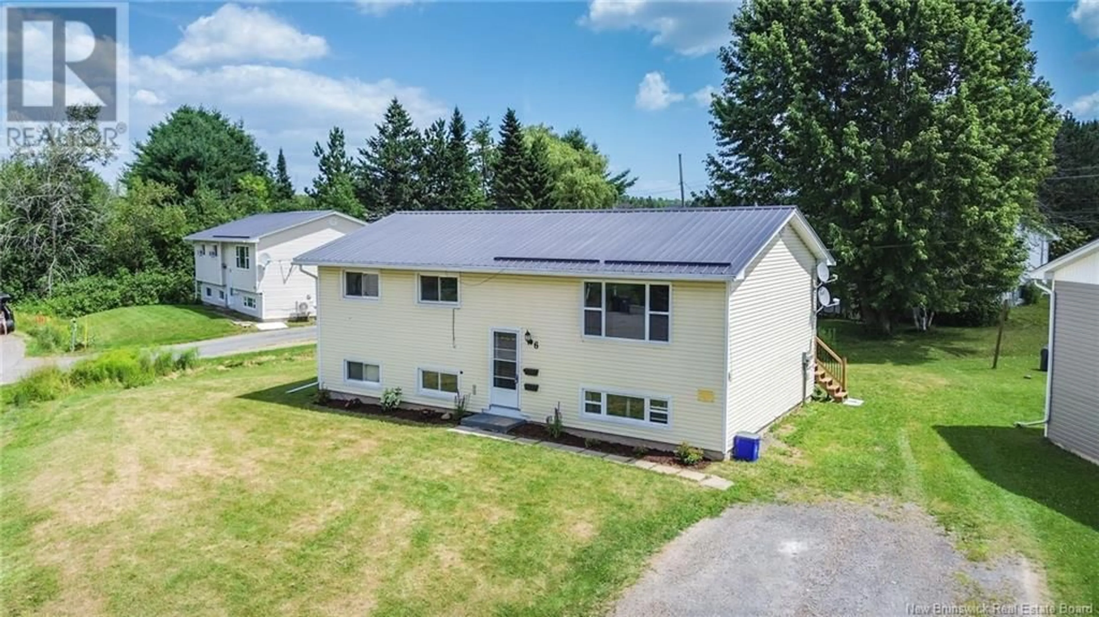 A pic from outside/outdoor area/front of a property/back of a property/a pic from drone, building for 6 MCFADZEN COURT, Oromocto New Brunswick E2V2N2