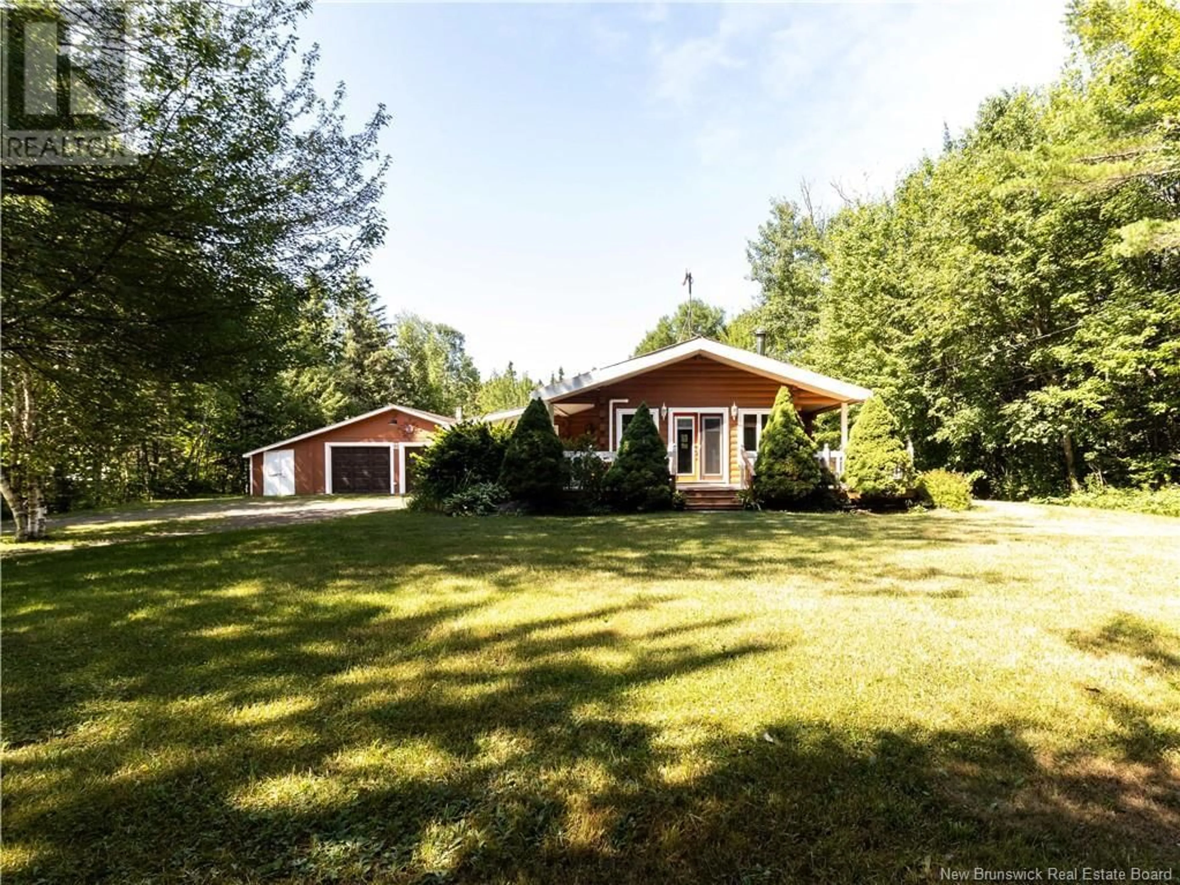 A pic from outside/outdoor area/front of a property/back of a property/a pic from drone, unknown for 98 ONTARIO DRIVE, Salisbury New Brunswick E1G3W9