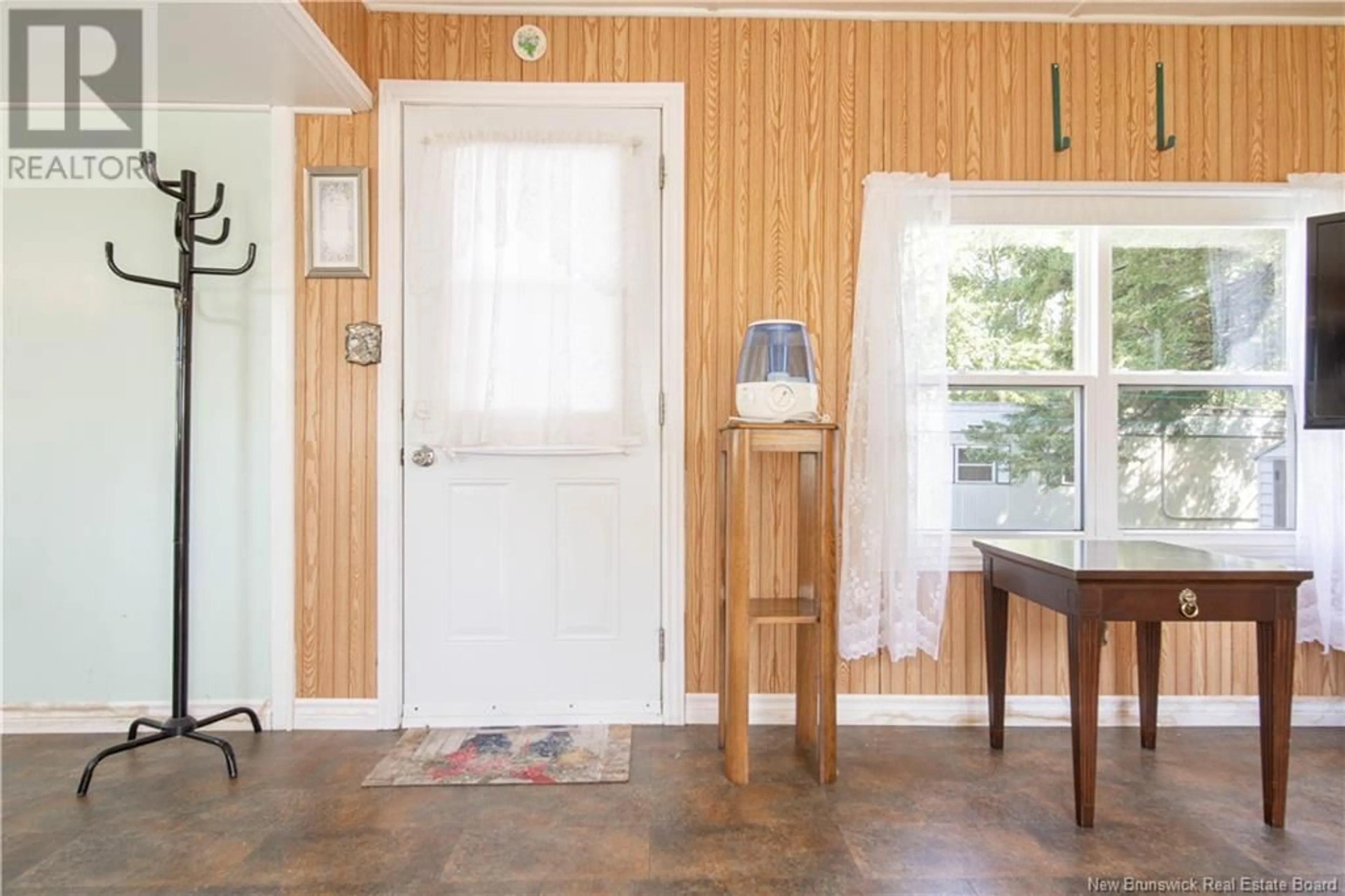 Indoor entryway for 17 MIDWAY DRIVE, Moncton New Brunswick E1E2J6