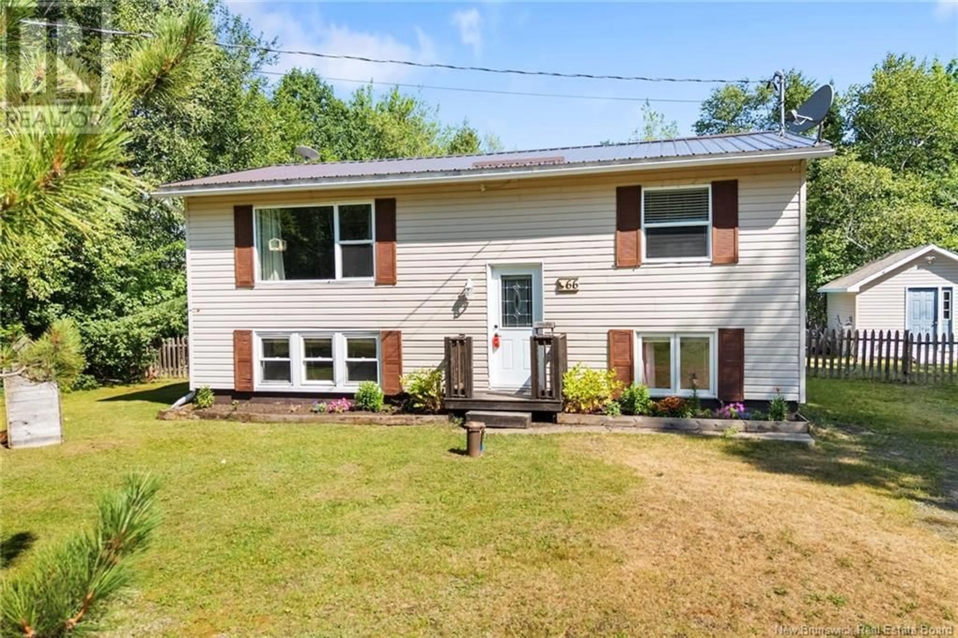 Home with vinyl exterior material, street for 66 BOYNE ROAD, Hoyt New Brunswick E5L2B8