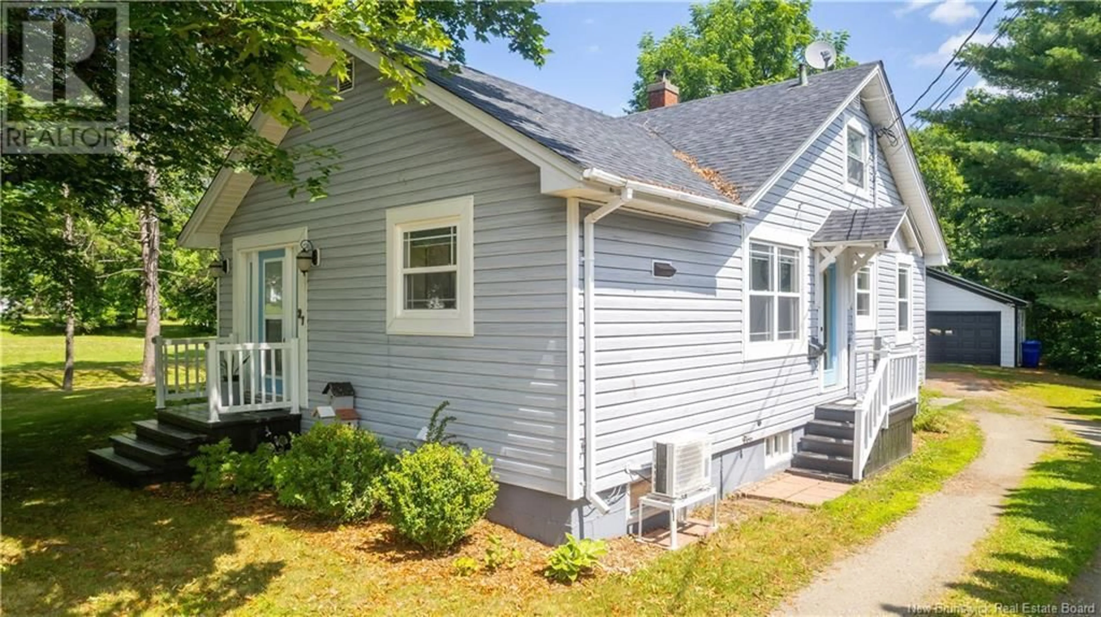 Home with vinyl exterior material, street for 27 HILL STREET, St. Stephen New Brunswick E3L1N6