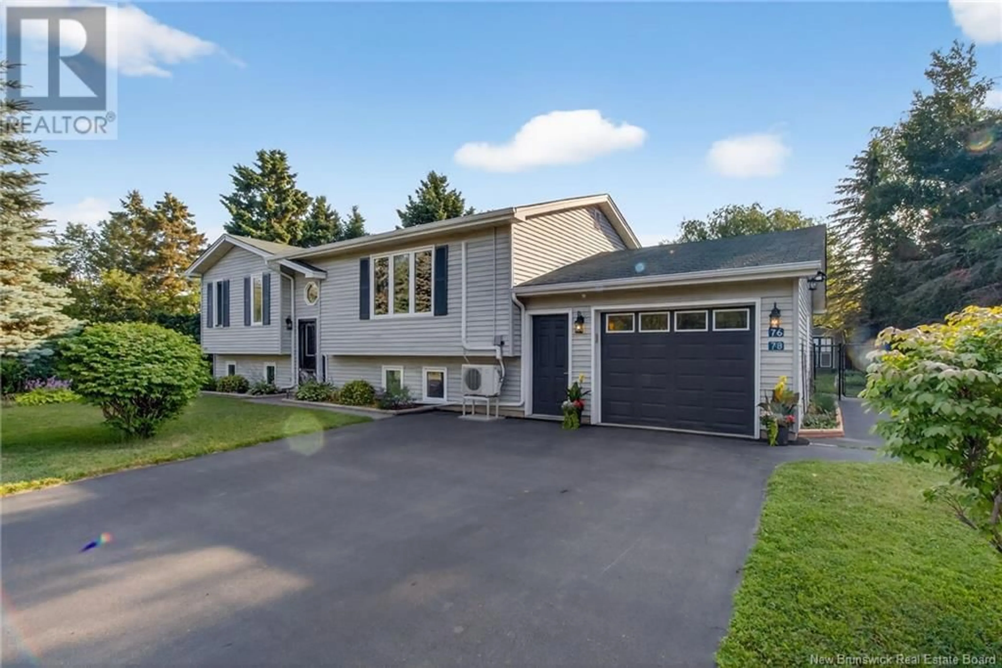 Home with vinyl exterior material, street for 76 POINTE-DU-CHENE ROAD, Shediac New Brunswick E4P2M2