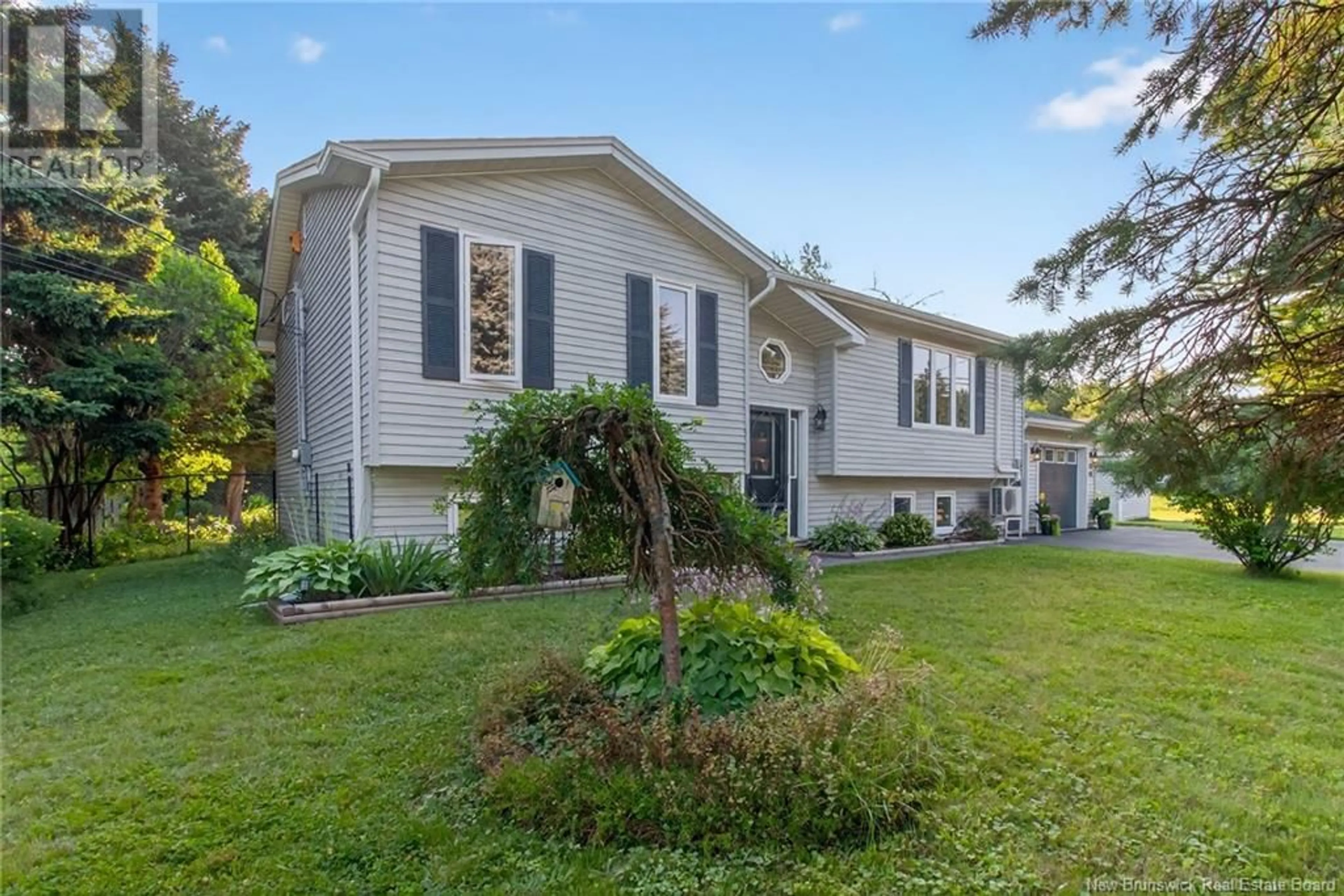 Home with vinyl exterior material, street for 76 POINTE-DU-CHENE ROAD, Shediac New Brunswick E4P2M2