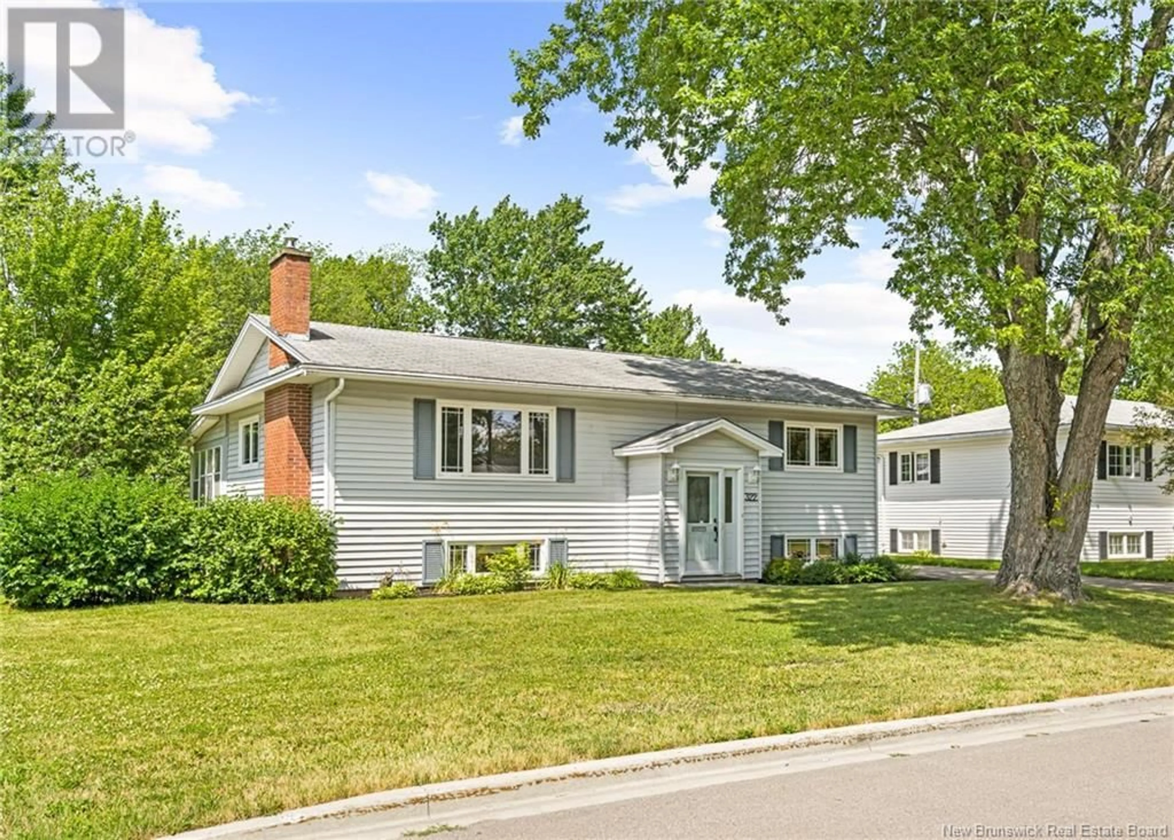 Home with vinyl exterior material, street for 322 BEVERLY CRESCENT, Riverview New Brunswick E1B3B6