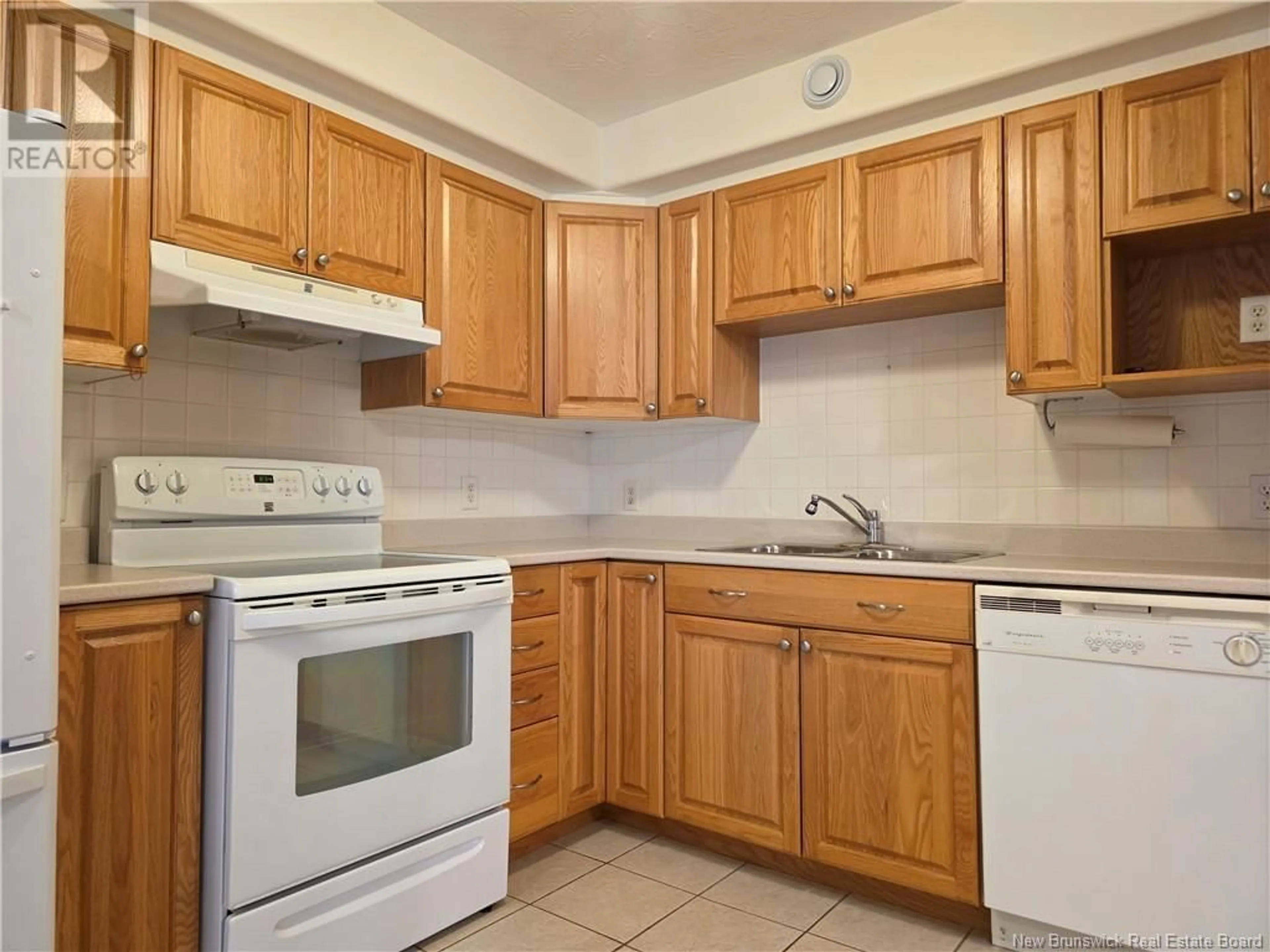 Standard kitchen, unknown for 304 - 1 GOLF GREENS LANE, Fredericton New Brunswick E3B9T9