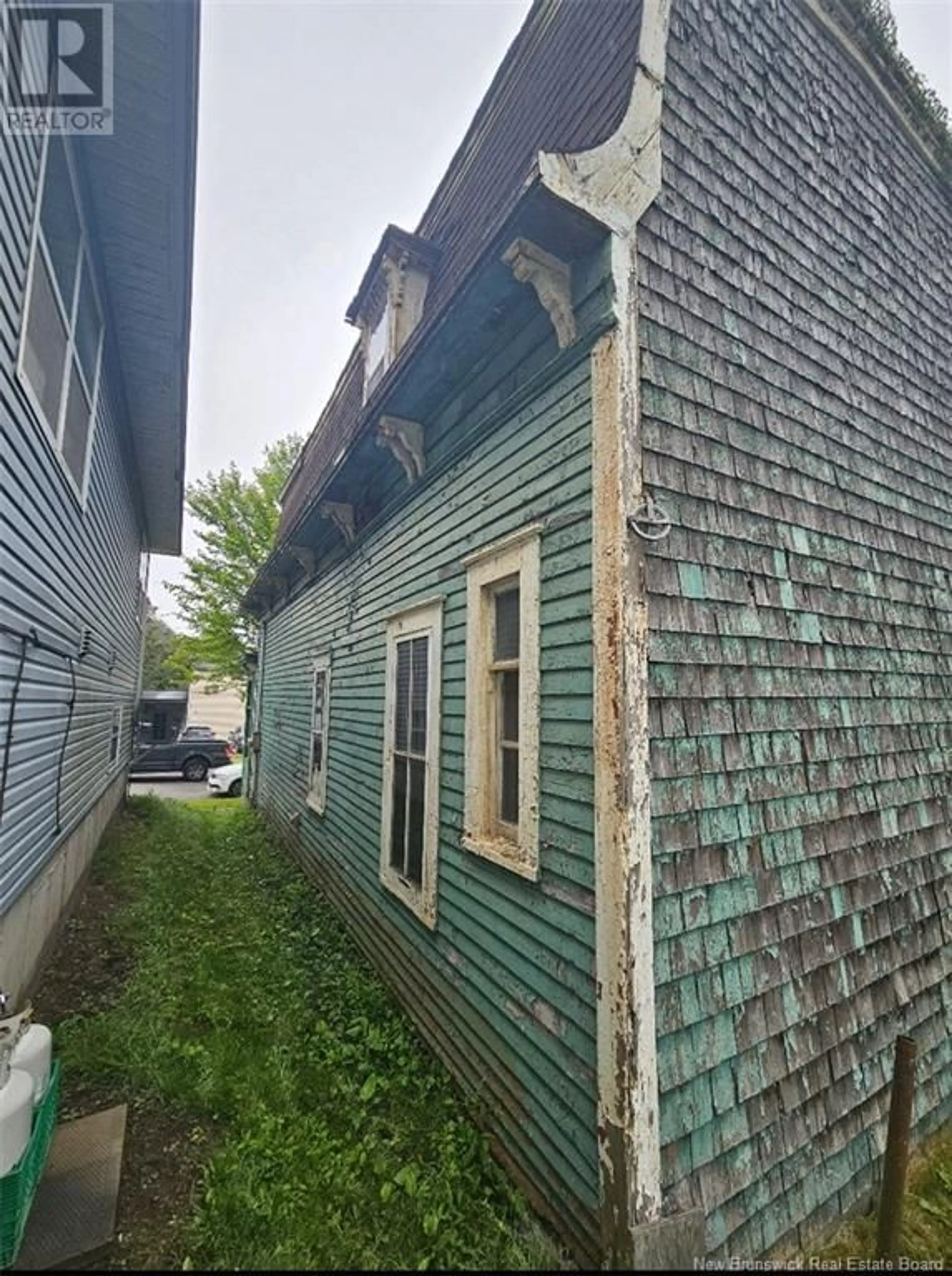 A pic from outside/outdoor area/front of a property/back of a property/a pic from drone, street for 14 SUMMER STREET, Saint John New Brunswick E2K3X9