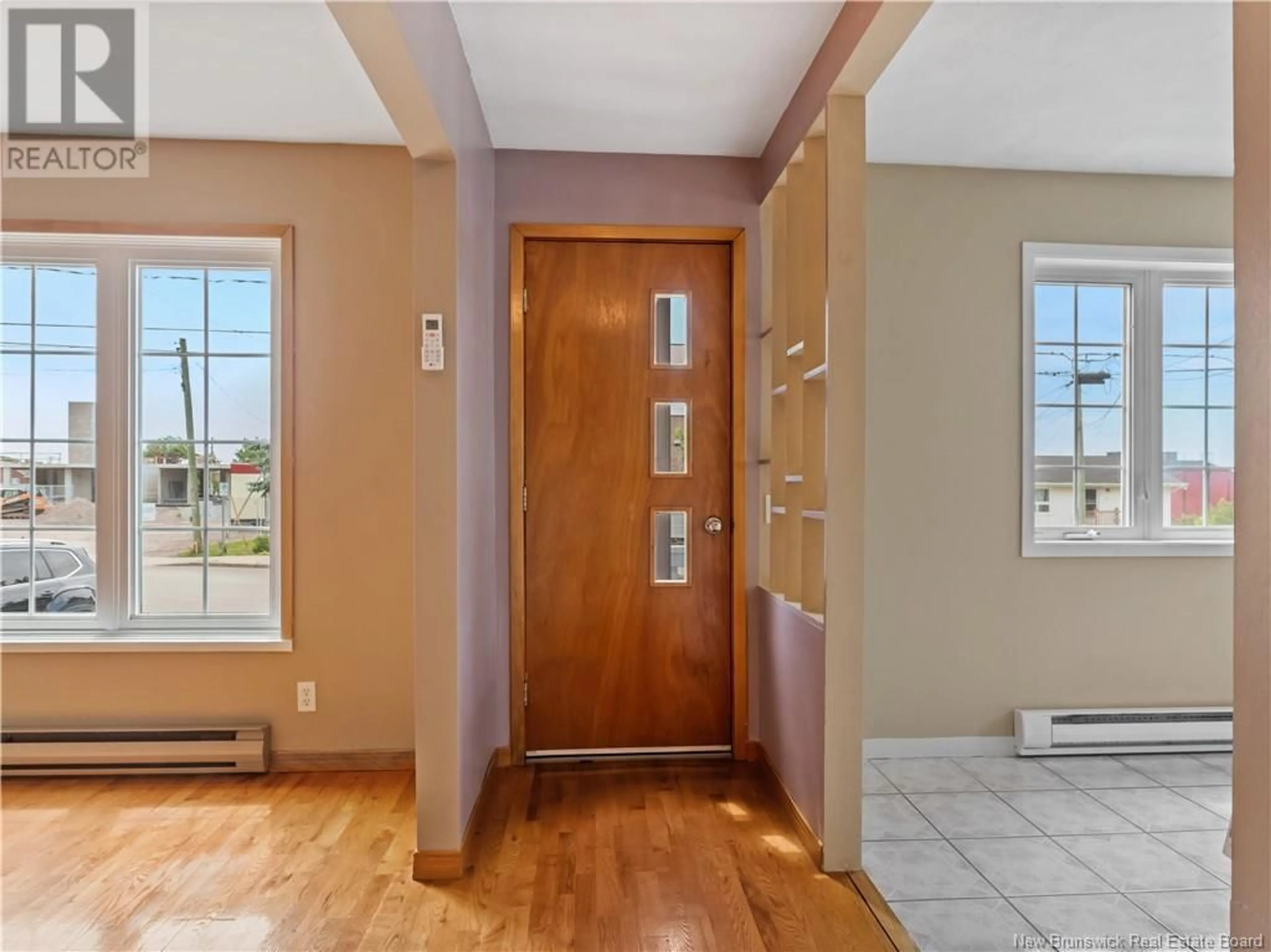 Indoor entryway for 79 OLIVIER, Dieppe New Brunswick E1A1S3