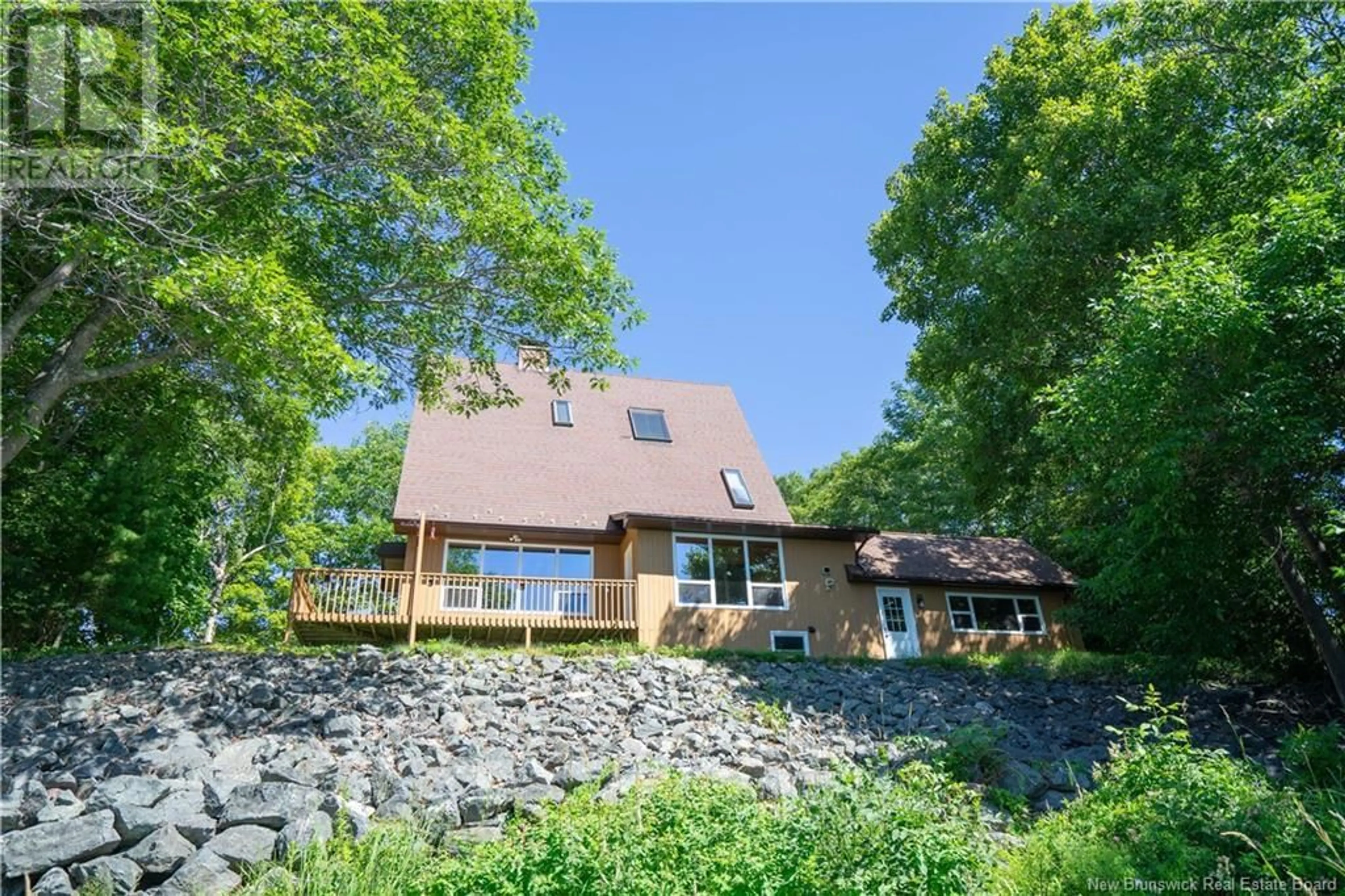 A pic from outside/outdoor area/front of a property/back of a property/a pic from drone, water/lake/river/ocean view for 92 EDGEWATER LANE, Saint John New Brunswick E2M6K8