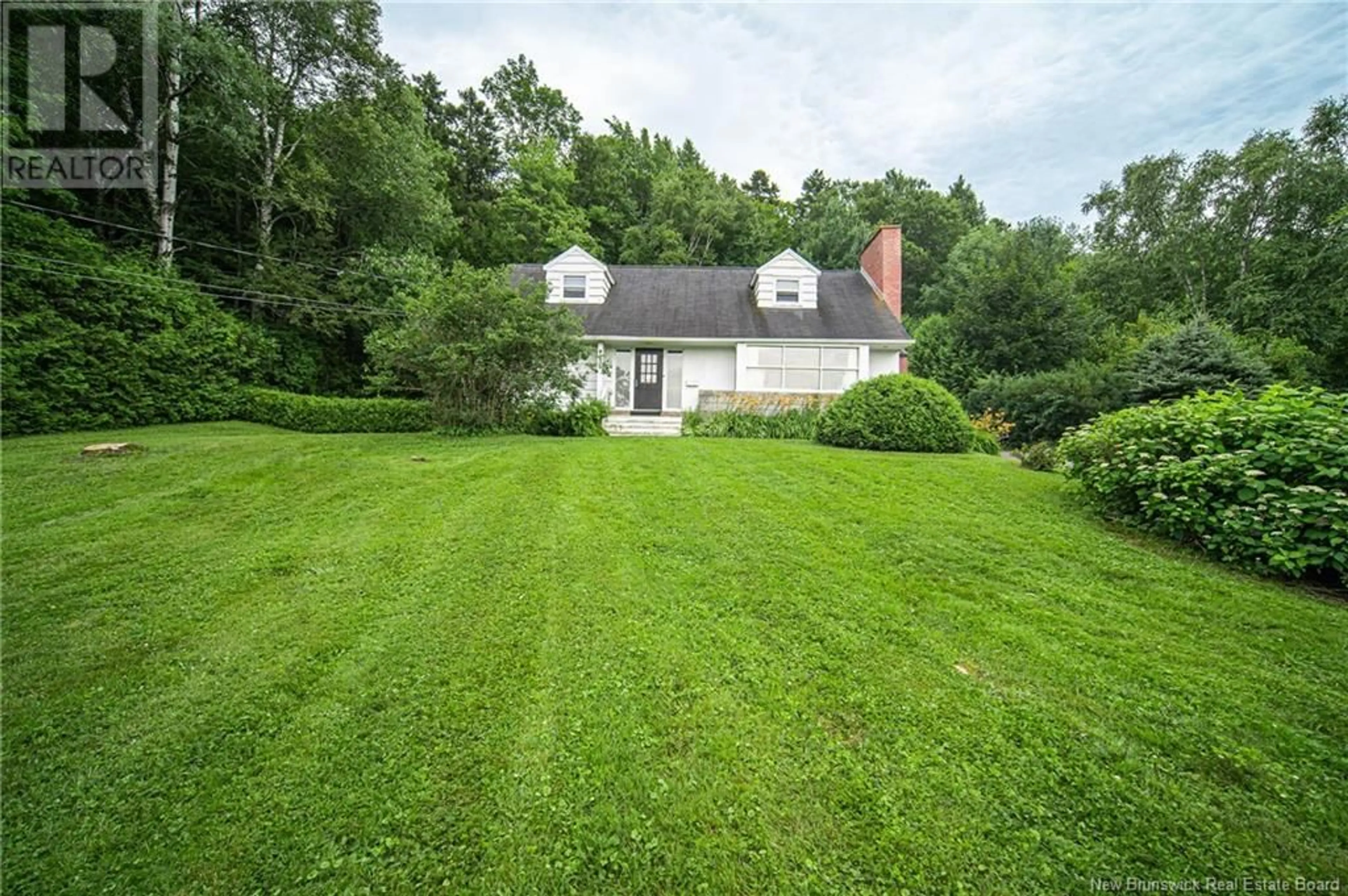 A pic from outside/outdoor area/front of a property/back of a property/a pic from drone, unknown for 628 GOLF CLUB ROAD, Fredericton New Brunswick E3B7S5
