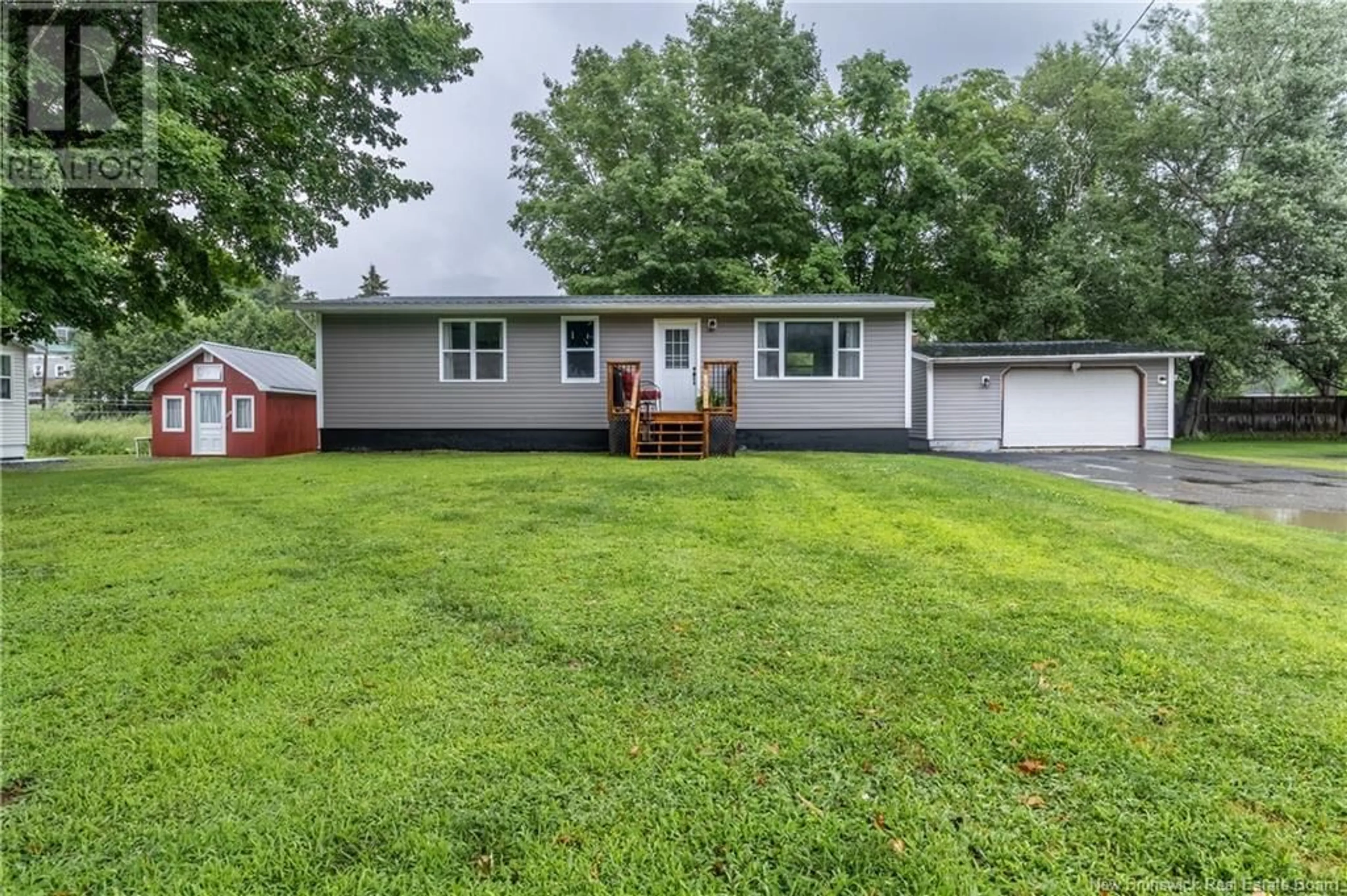 Home with vinyl exterior material, street for 121 WENTWORTH STREET, Woodstock New Brunswick E7M2Z4