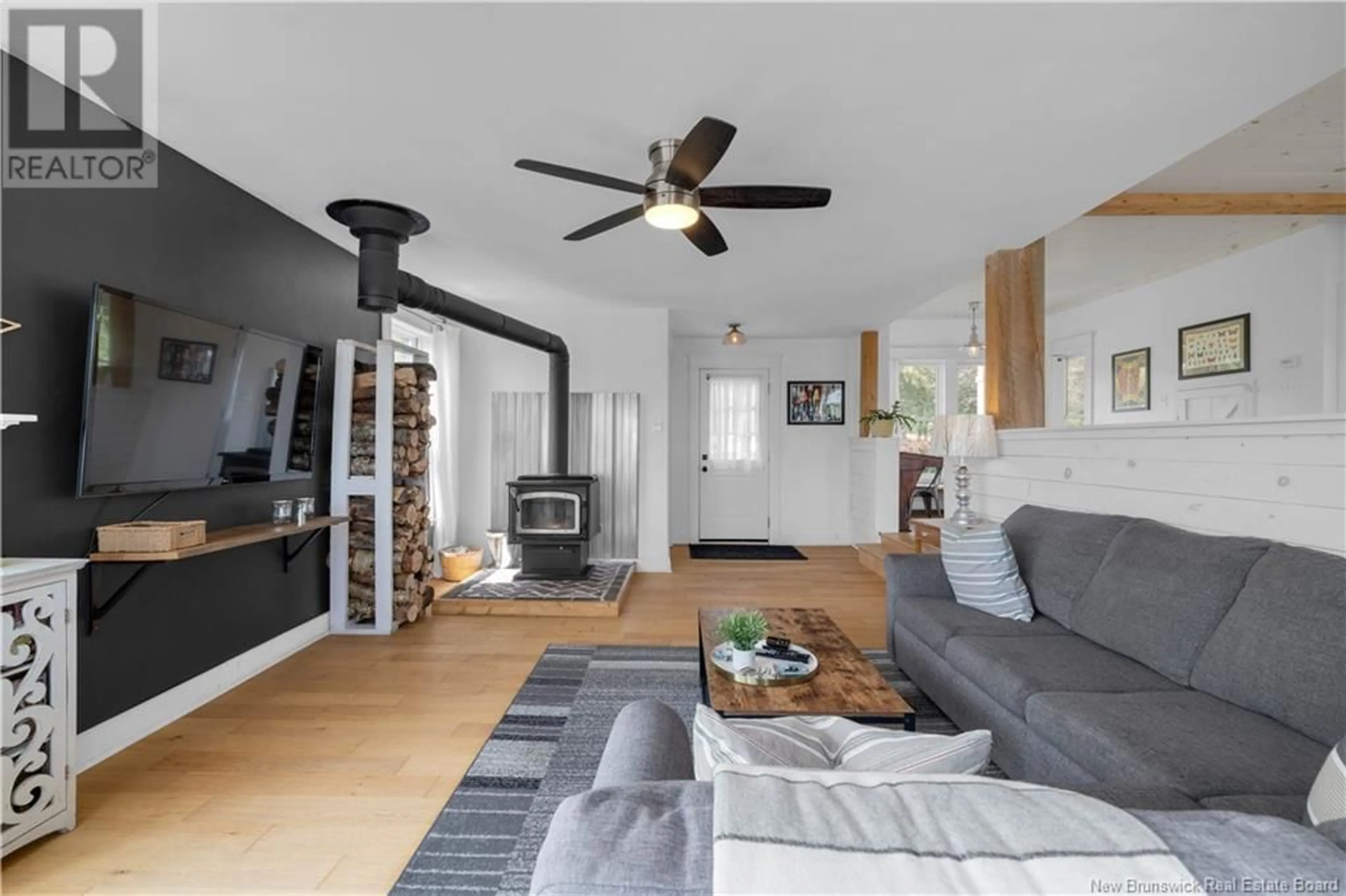 Living room with furniture, wood/laminate floor for 106 ROUTE 121, Bloomfield New Brunswick E5N7T8