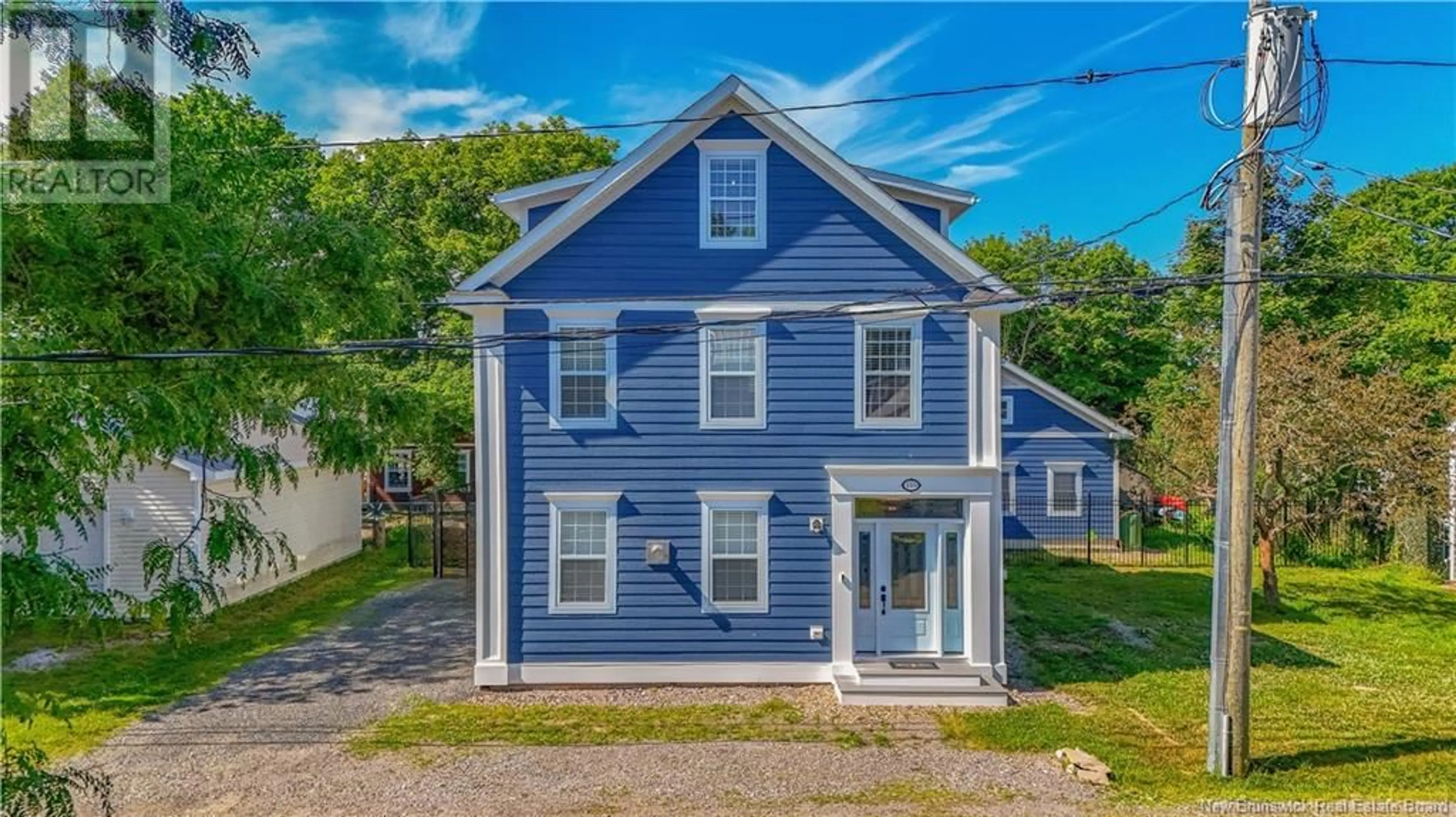 A pic from outside/outdoor area/front of a property/back of a property/a pic from drone, street for 113 QUEEN STREET, Saint Andrews New Brunswick E5B1C7