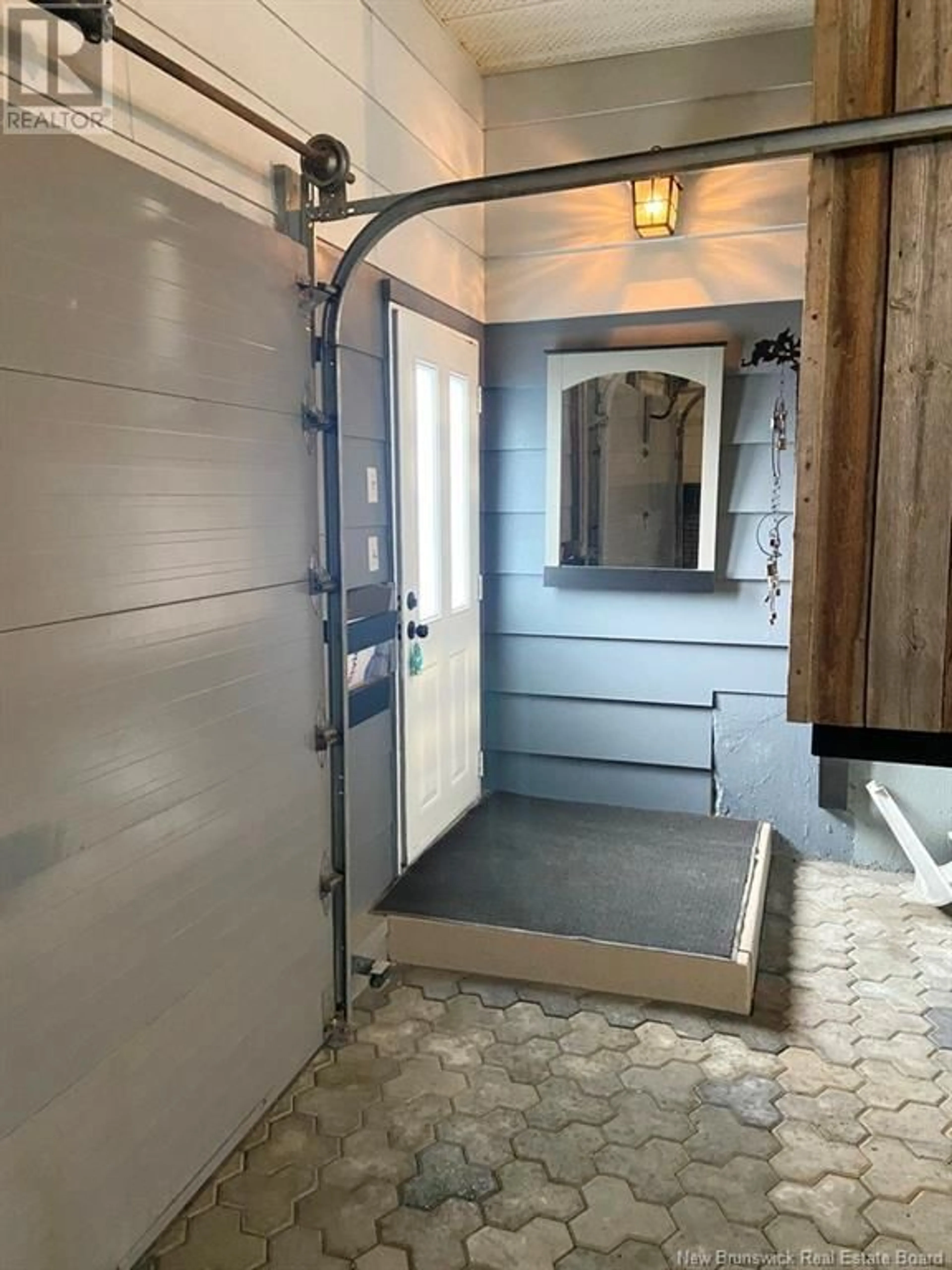 Indoor entryway for 43 47TH AVENUE, Edmundston New Brunswick E3V3C1