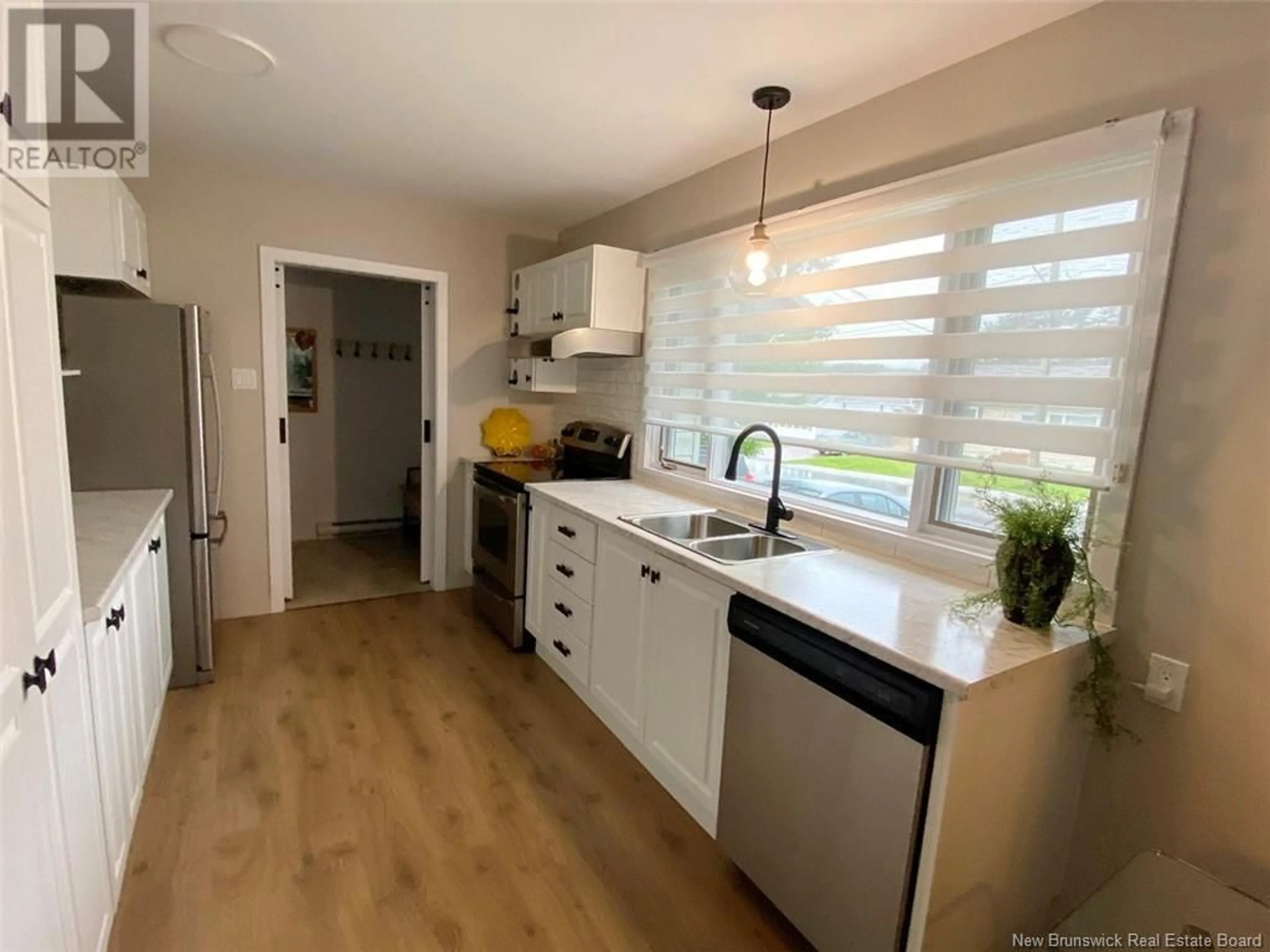 Open concept kitchen, unknown for 43 47TH AVENUE, Edmundston New Brunswick E3V3C1