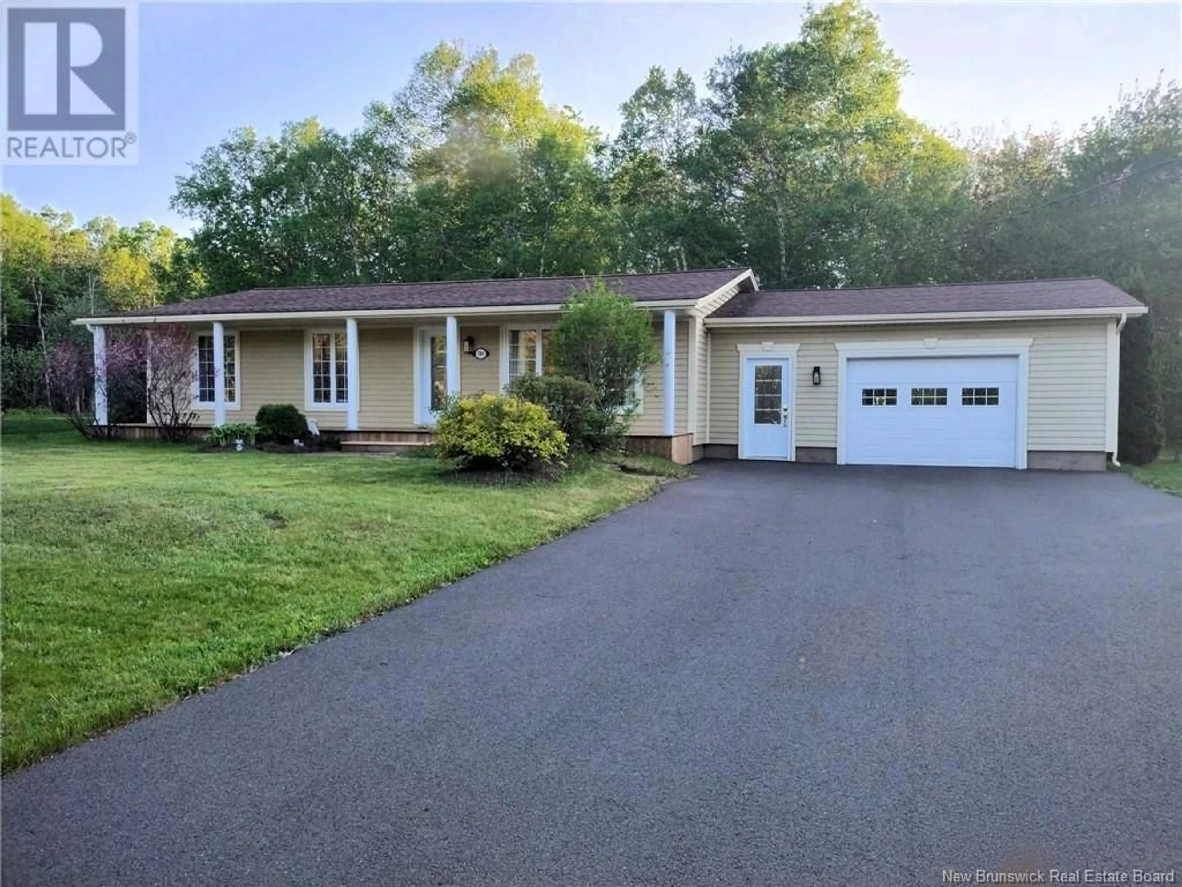 Home with vinyl exterior material, street for 749 RUE ACADIE, Grande-Anse New Brunswick E8N1G3