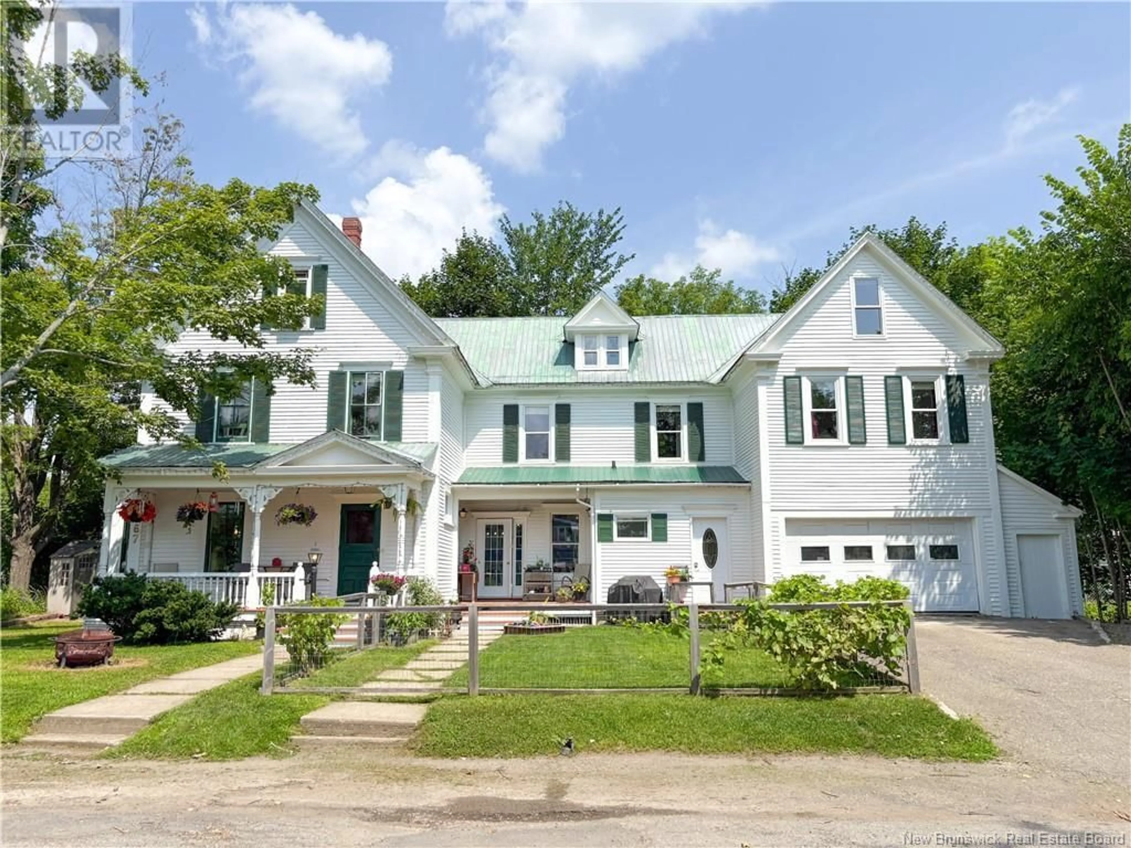 Home with vinyl exterior material, street for 167 BROADWAY STREET, Woodstock New Brunswick E7M1B6