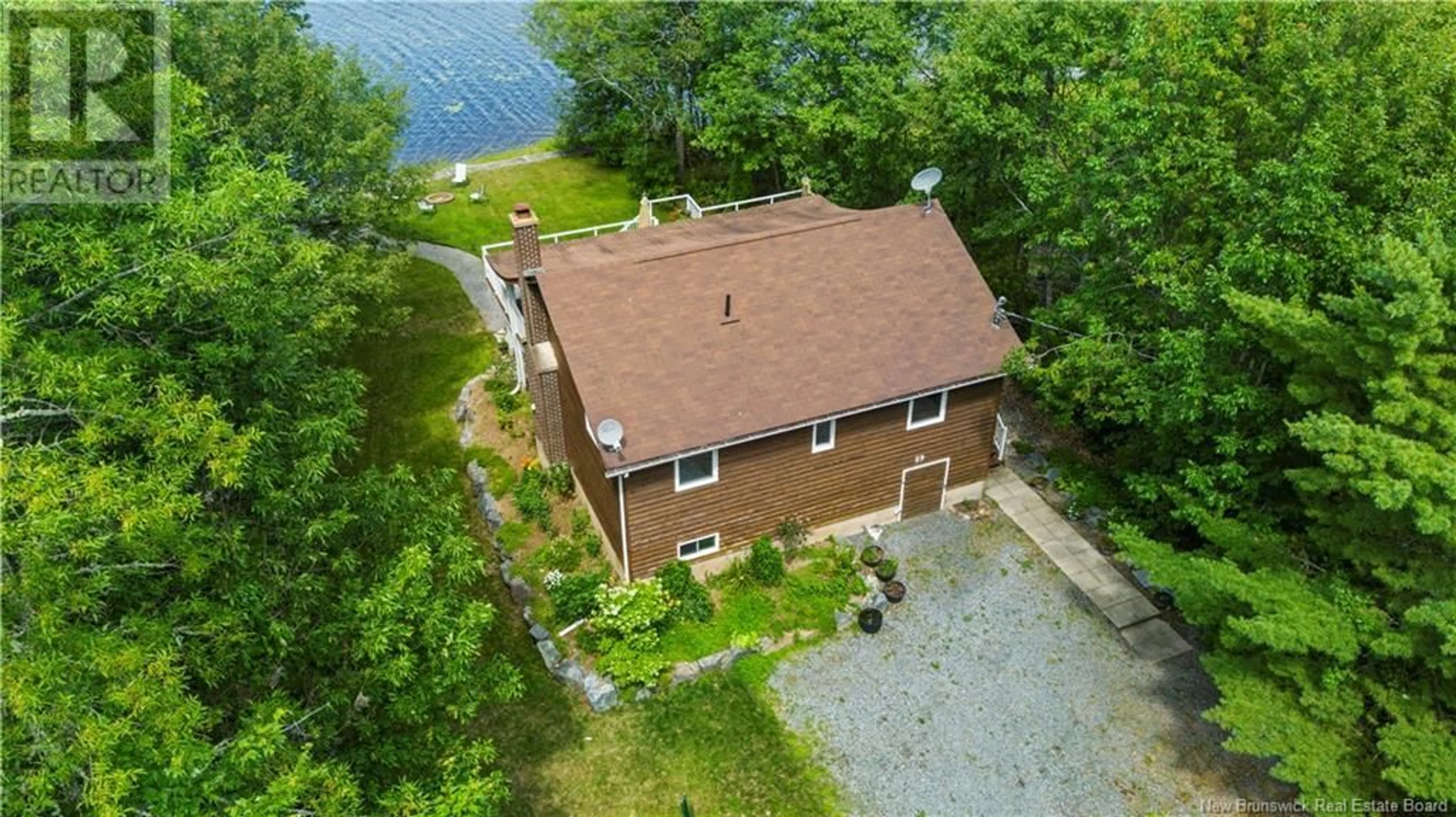 A pic from outside/outdoor area/front of a property/back of a property/a pic from drone, water/lake/river/ocean view for 29 CROMWELL ROAD, Cambridge-Narrows New Brunswick E2M7E9