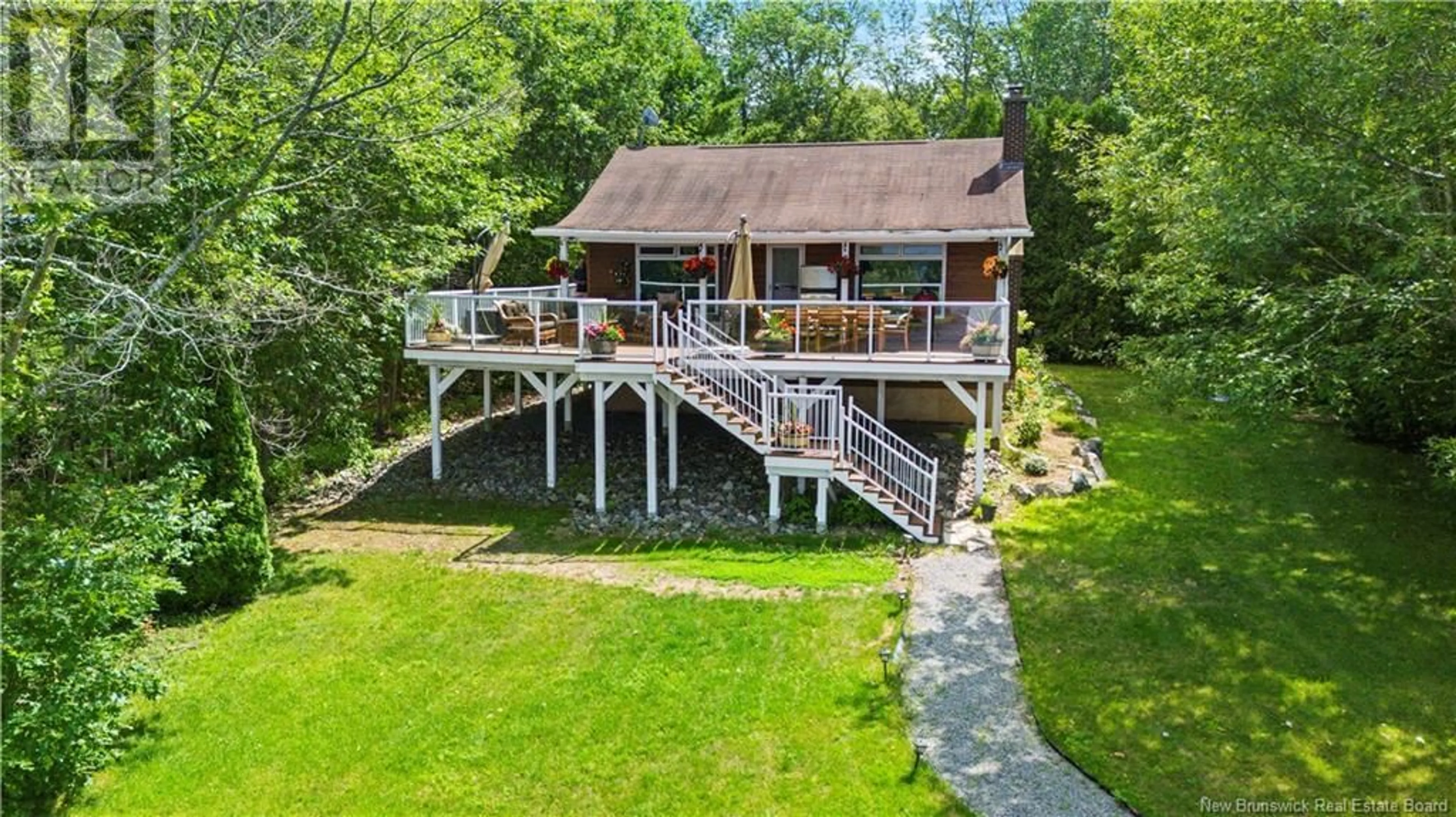 A pic from outside/outdoor area/front of a property/back of a property/a pic from drone, water/lake/river/ocean view for 29 CROMWELL ROAD, Cambridge-Narrows New Brunswick E2M7E9