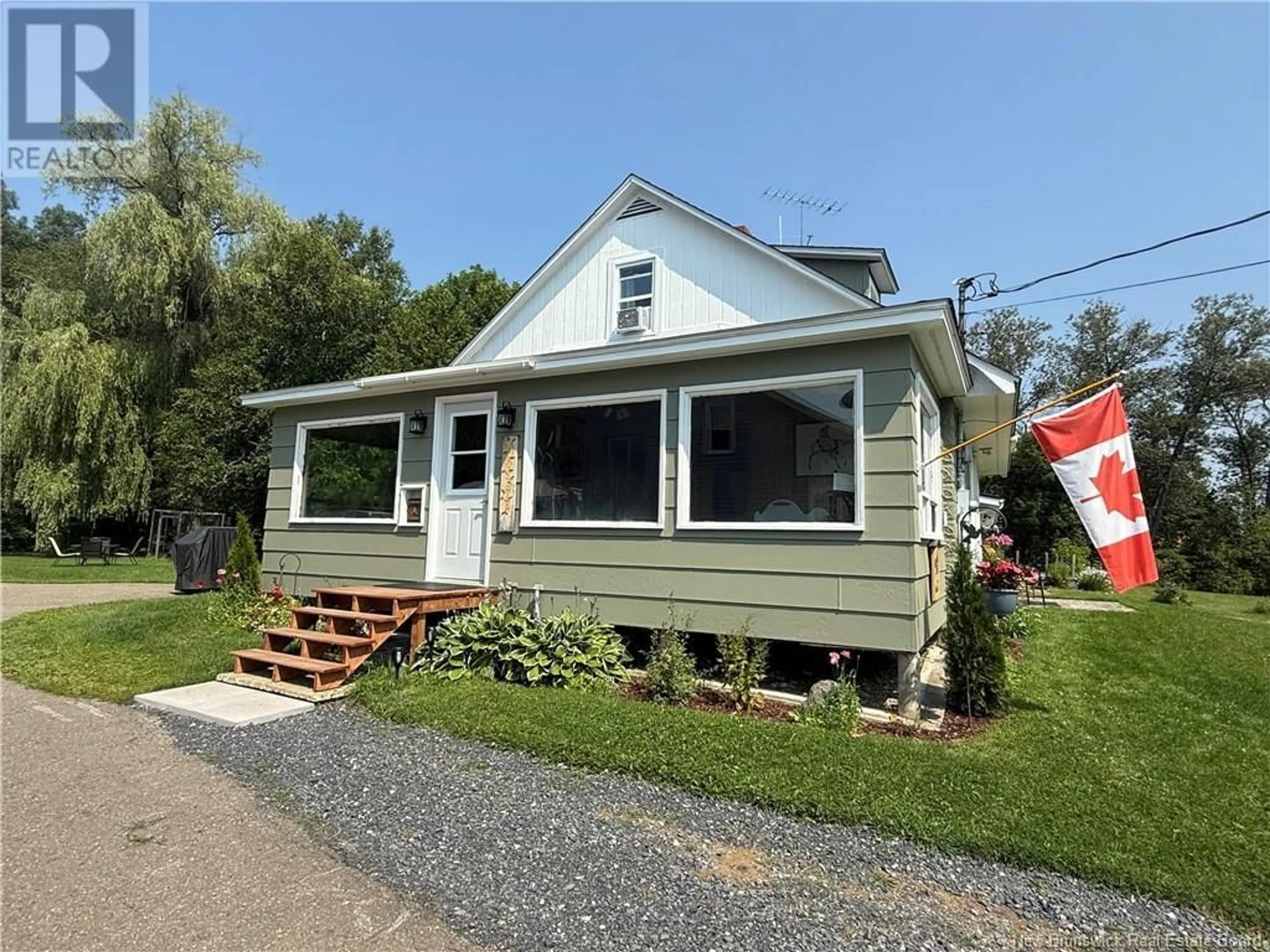 Home with vinyl exterior material, street for 23 PLEASANT STREET, Aroostook New Brunswick E7H3M7