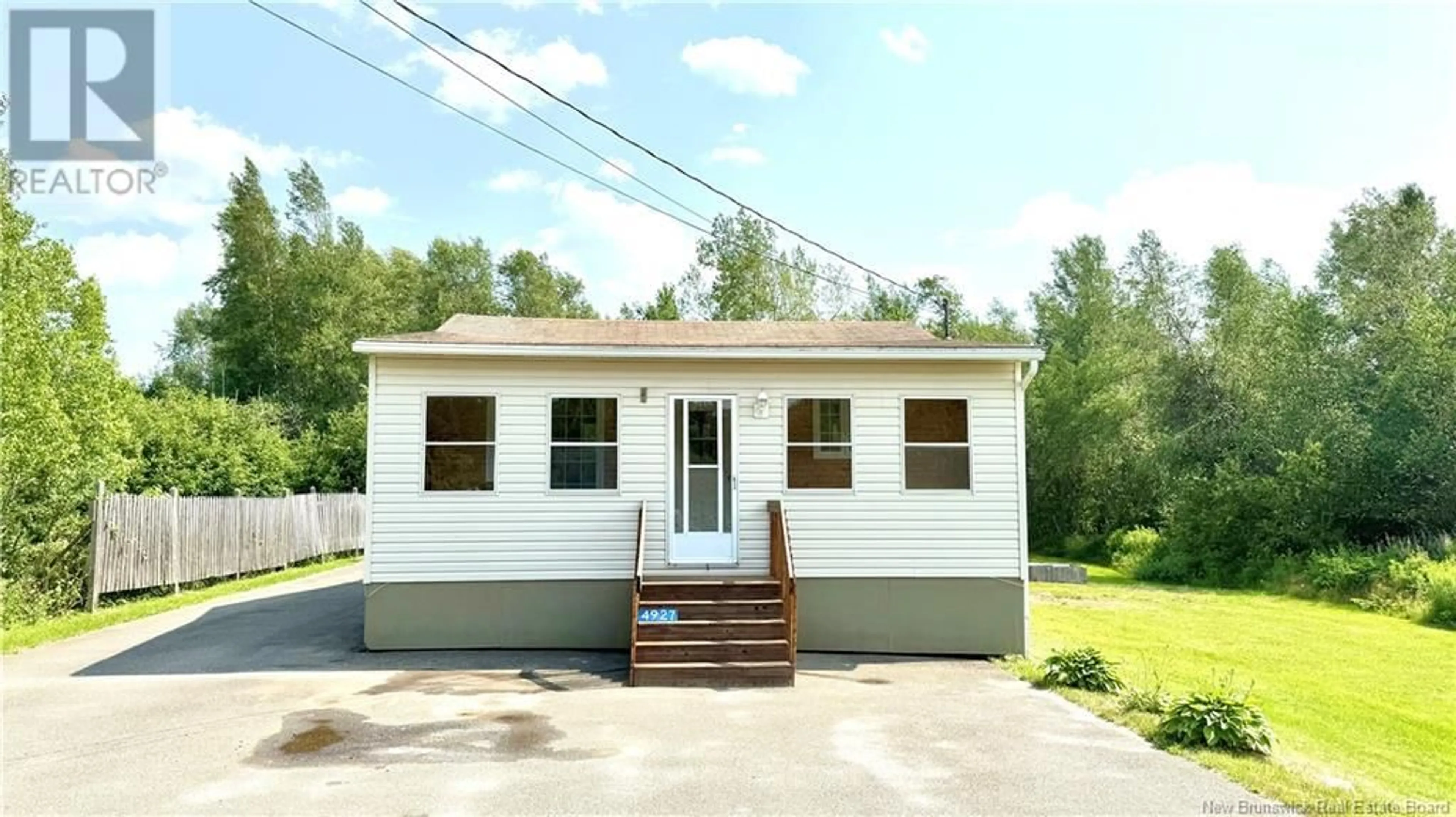Home with vinyl exterior material, building for 4927 ROUTE 480 ROUTE, Acadieville New Brunswick E4Y2C5