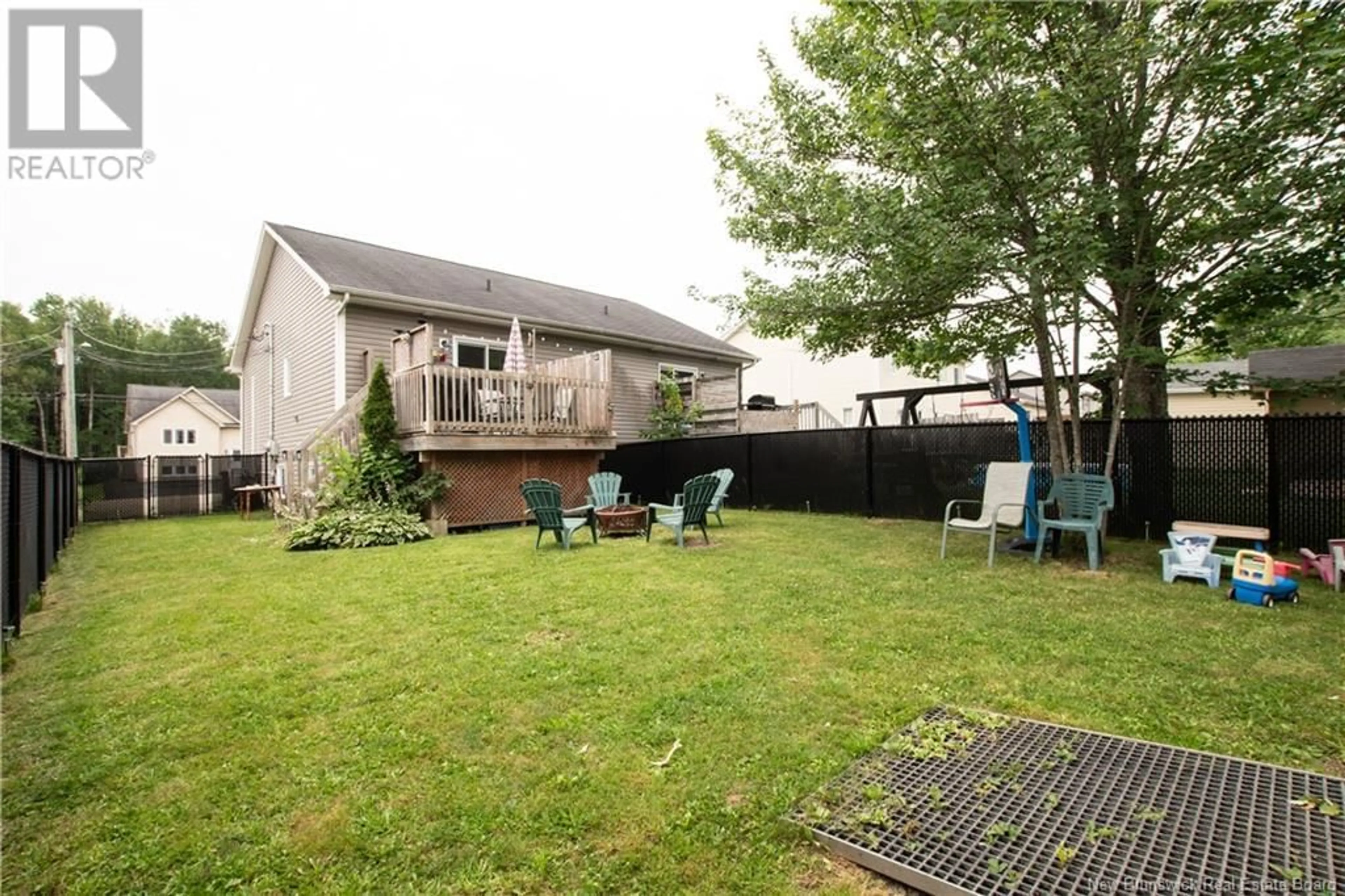 Patio, unknown for 233 LONSDALE STREET, Moncton New Brunswick E1G0A9