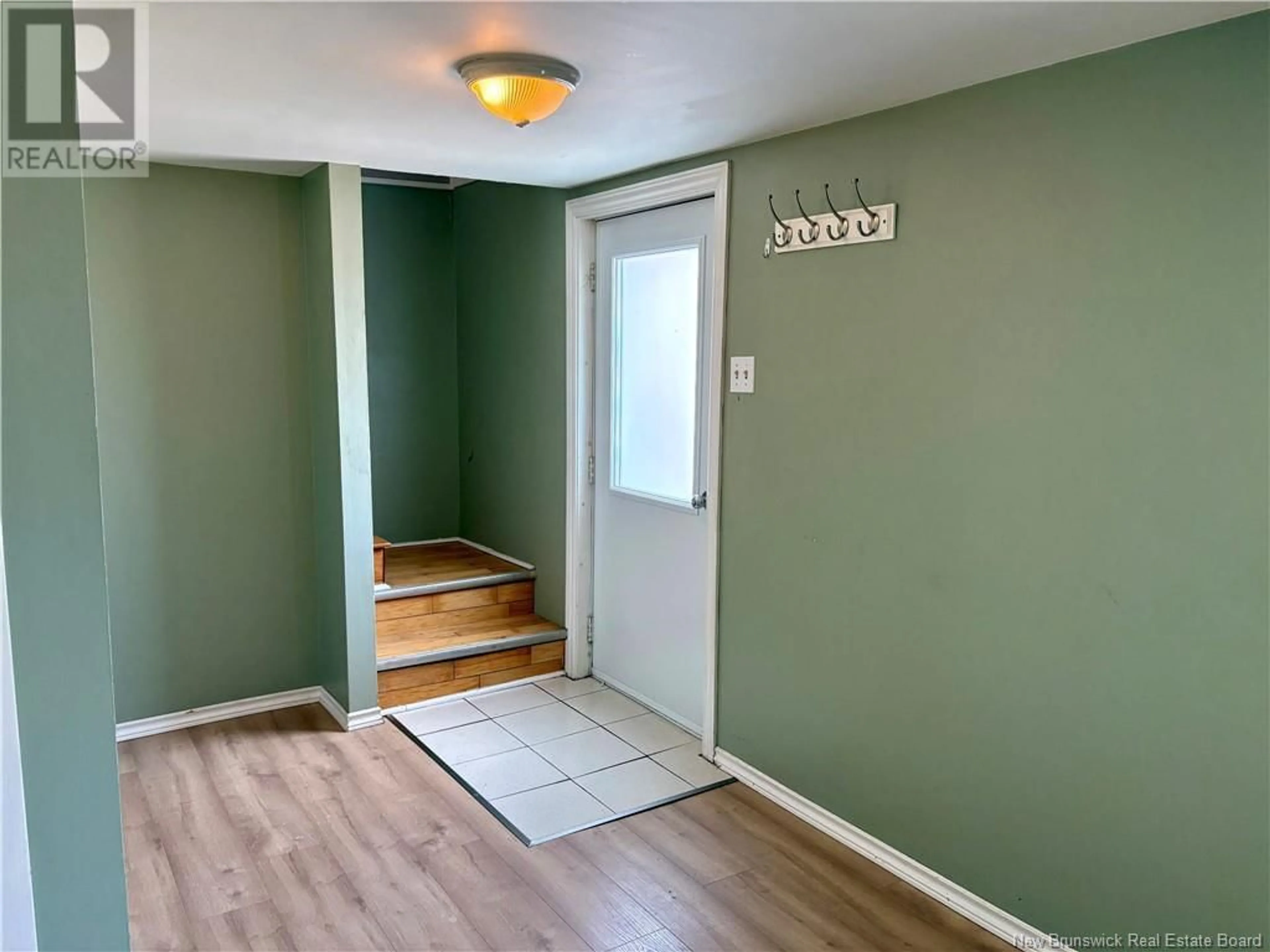 Indoor entryway for 147 PLEASANT STREET, Grand-Sault/Grand Falls New Brunswick E3Z2Y2
