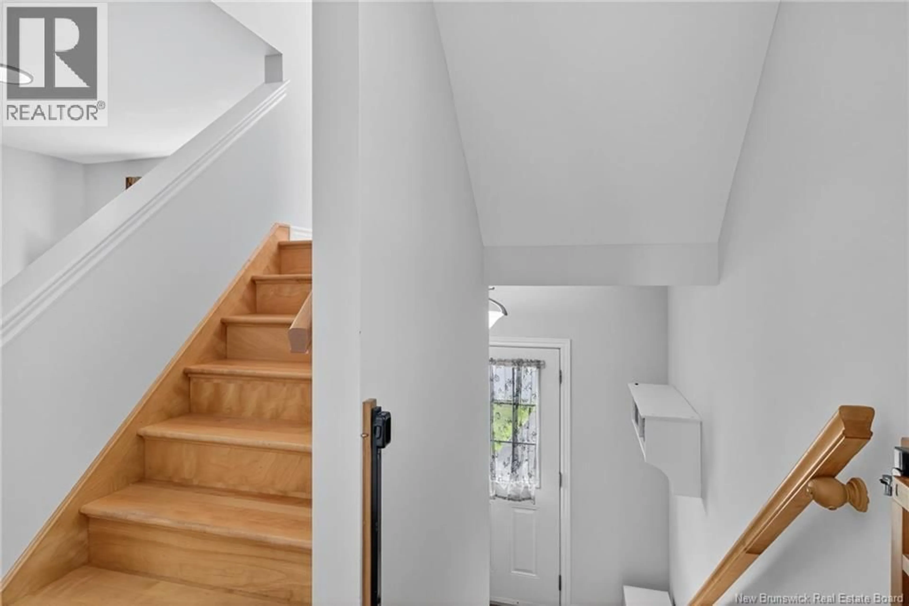 Stairs for 45 SUNSHINE DRIVE, Moncton New Brunswick E1G2A3