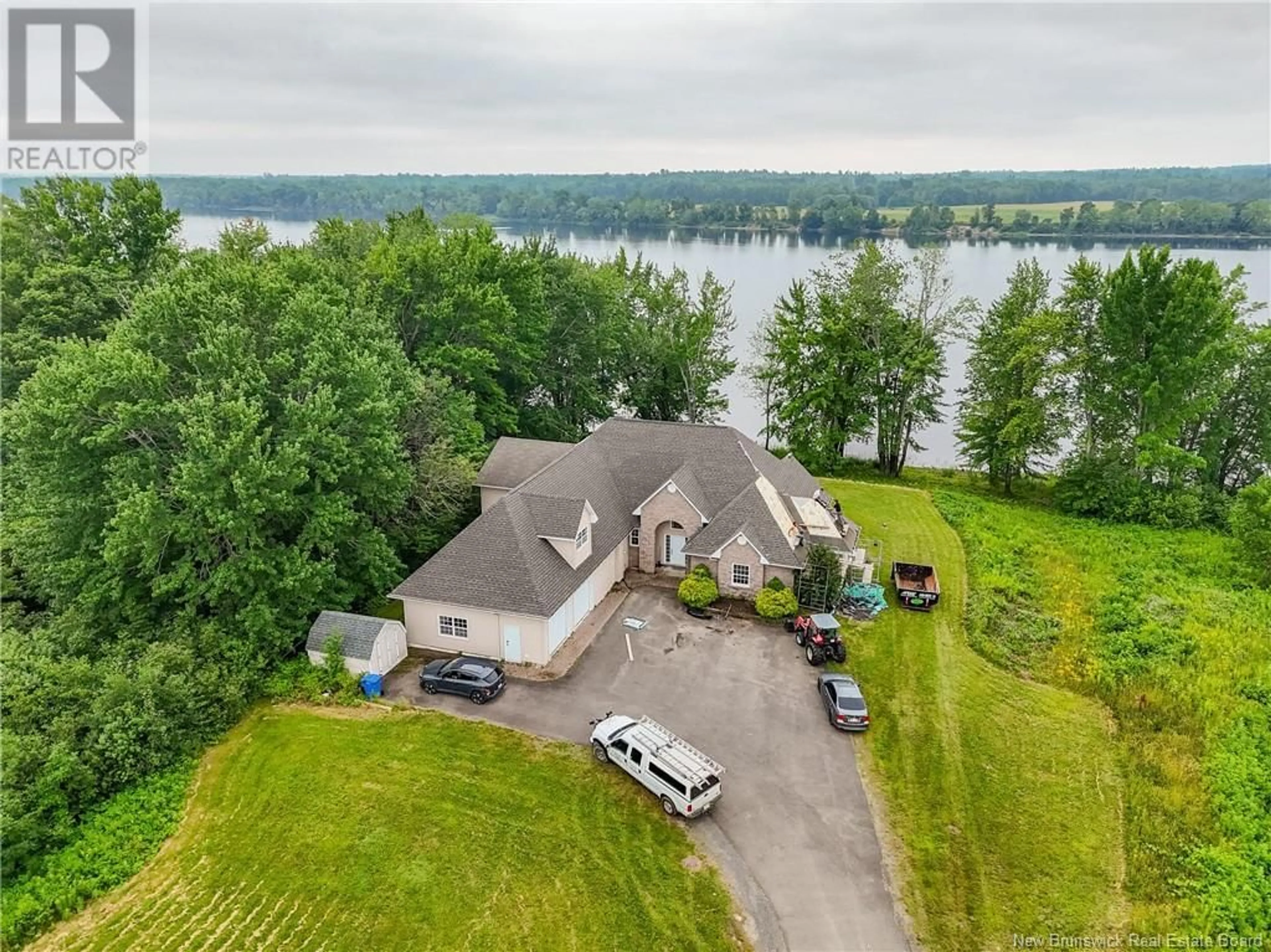 A pic from outside/outdoor area/front of a property/back of a property/a pic from drone, water/lake/river/ocean view for 354 ROUTE 105, Maugerville New Brunswick E3A8G3
