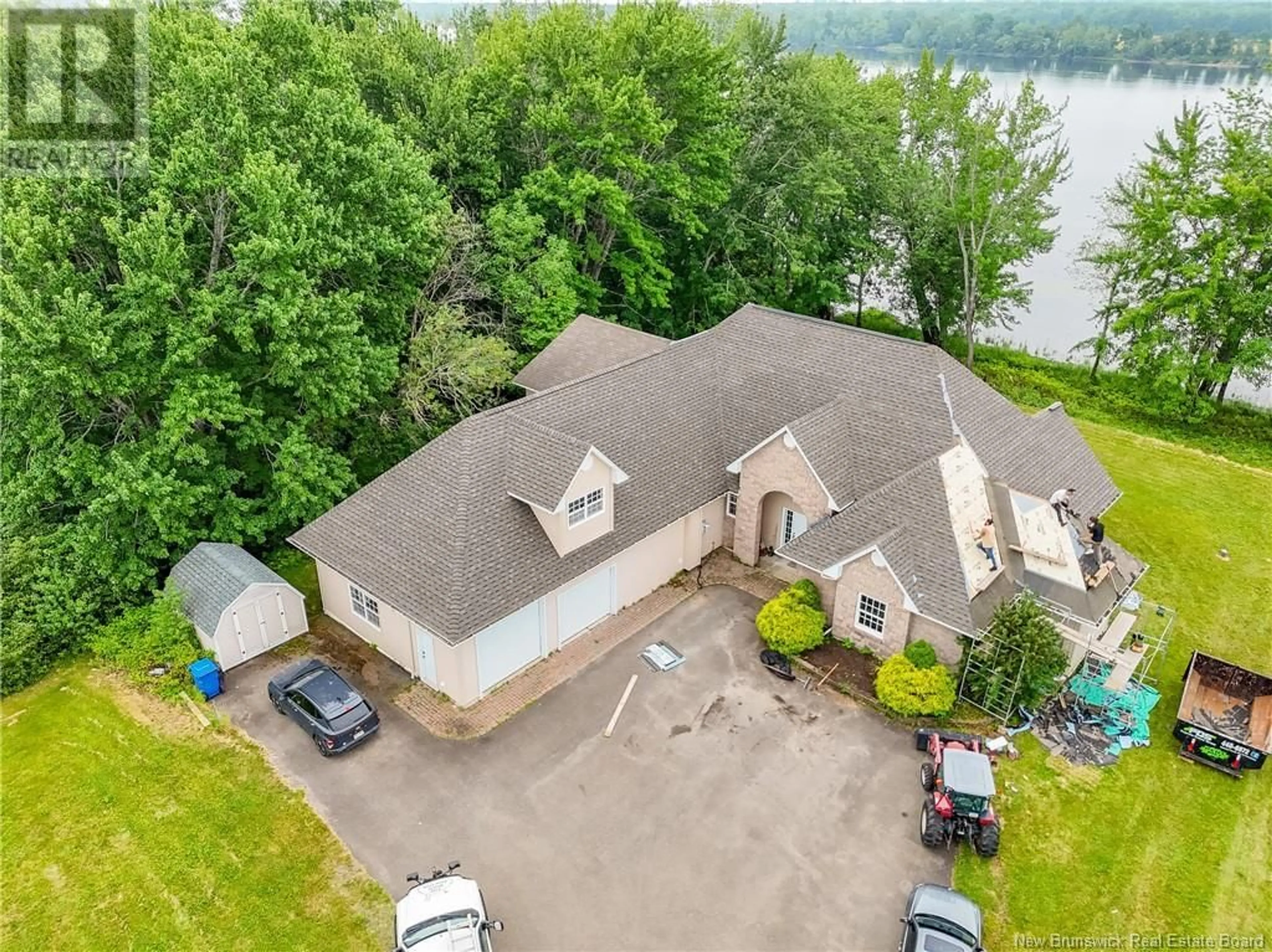 A pic from outside/outdoor area/front of a property/back of a property/a pic from drone, water/lake/river/ocean view for 354 ROUTE 105, Maugerville New Brunswick E3A8G3