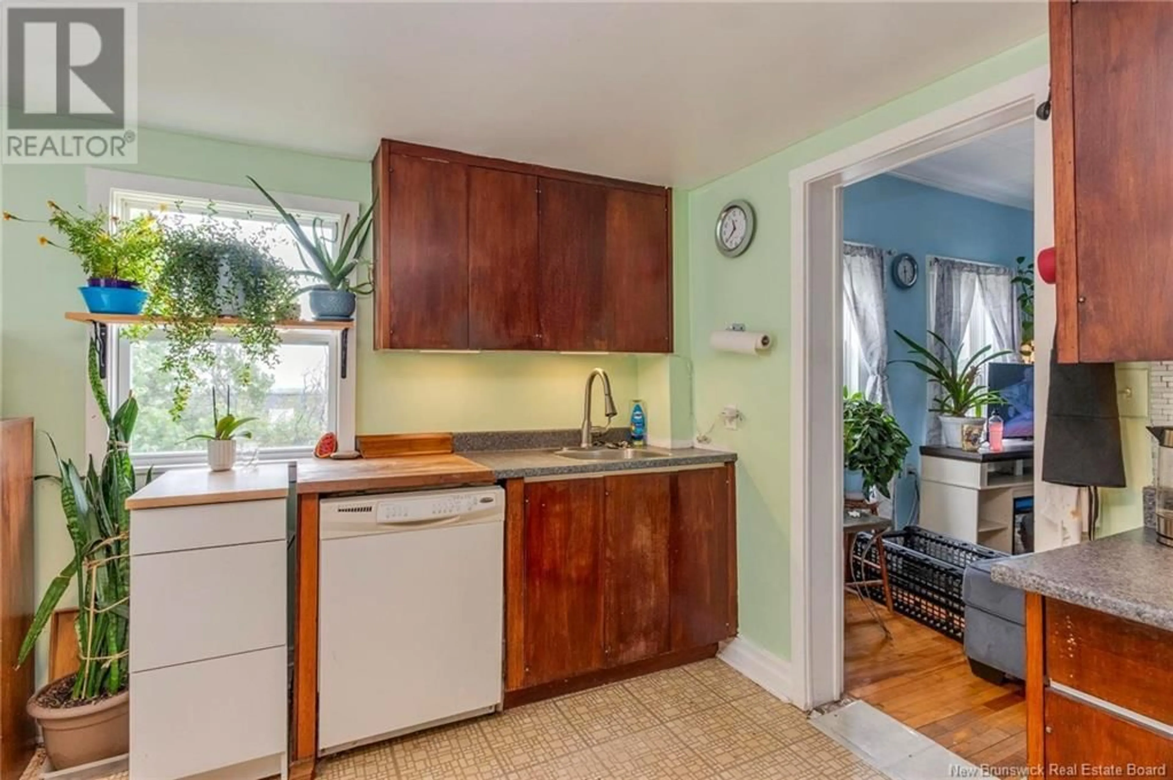 Standard kitchen, unknown for 605-607 HARDING W, Saint John New Brunswick E2M3M2