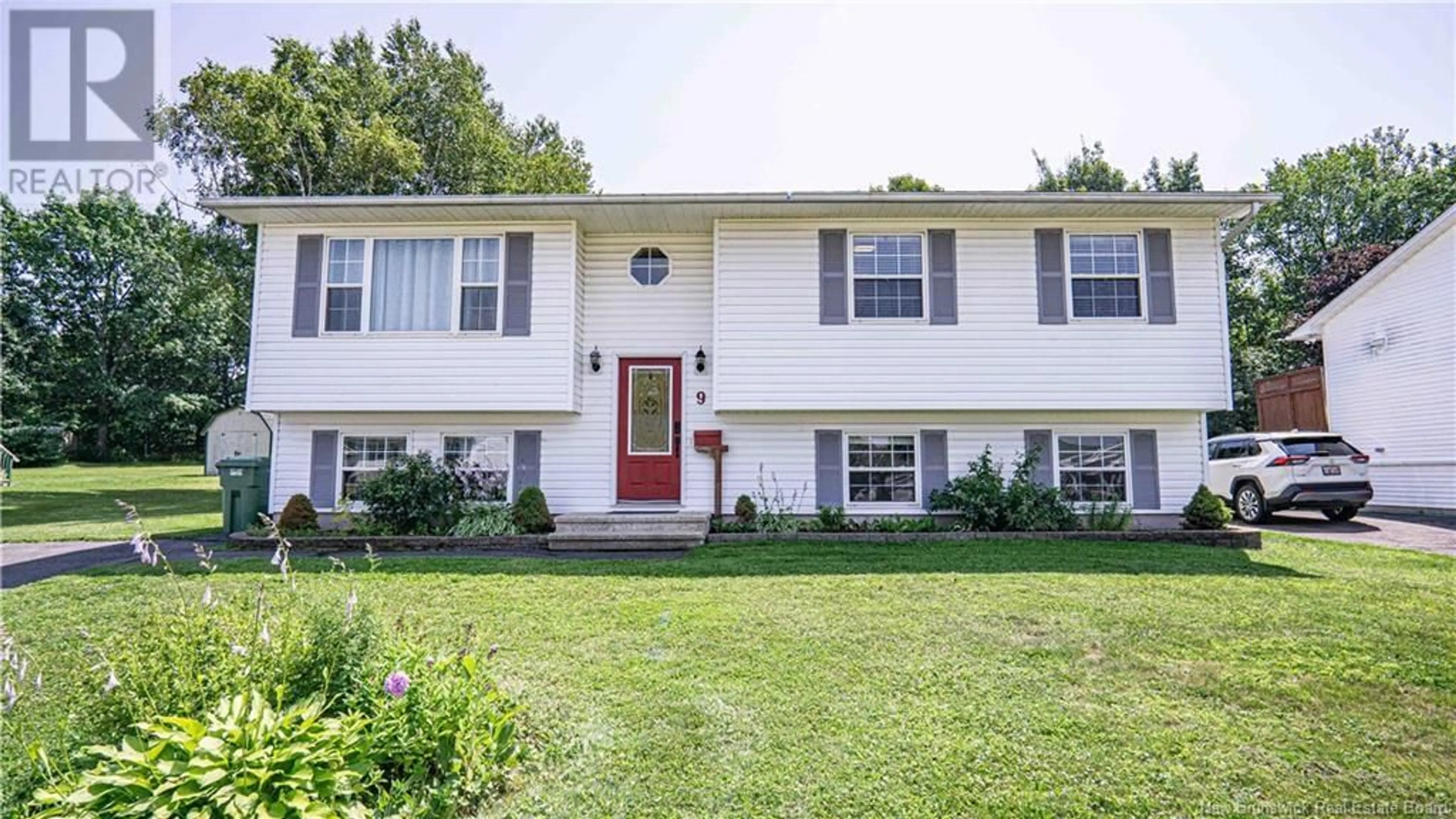Home with vinyl exterior material, street for 9 LINDSAY LANE, Oromocto New Brunswick E2V2S4