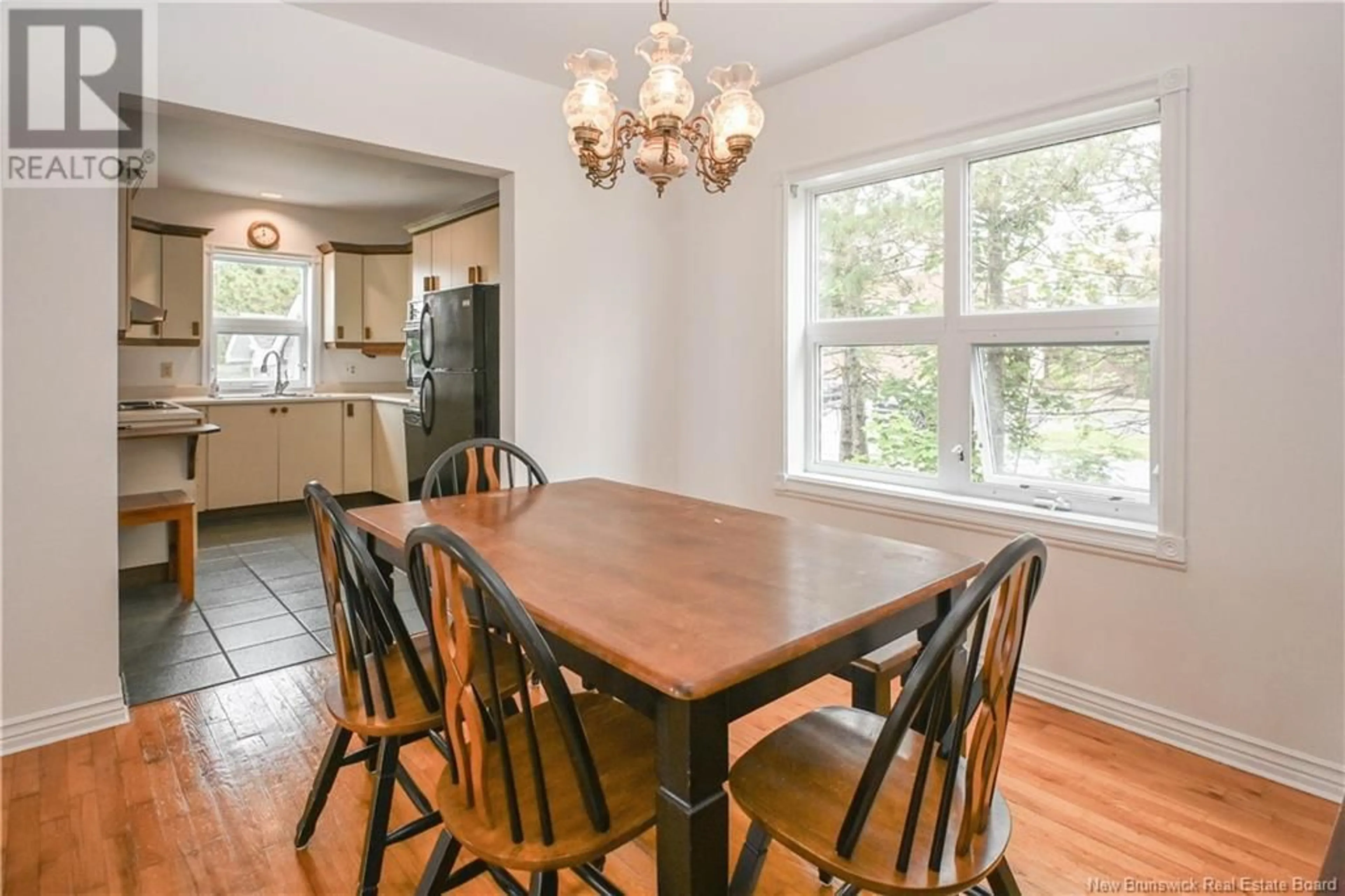 Dining room, wood/laminate floor for 225 DE L'EGLISE AVENUE, Shippagan New Brunswick E8S2K4