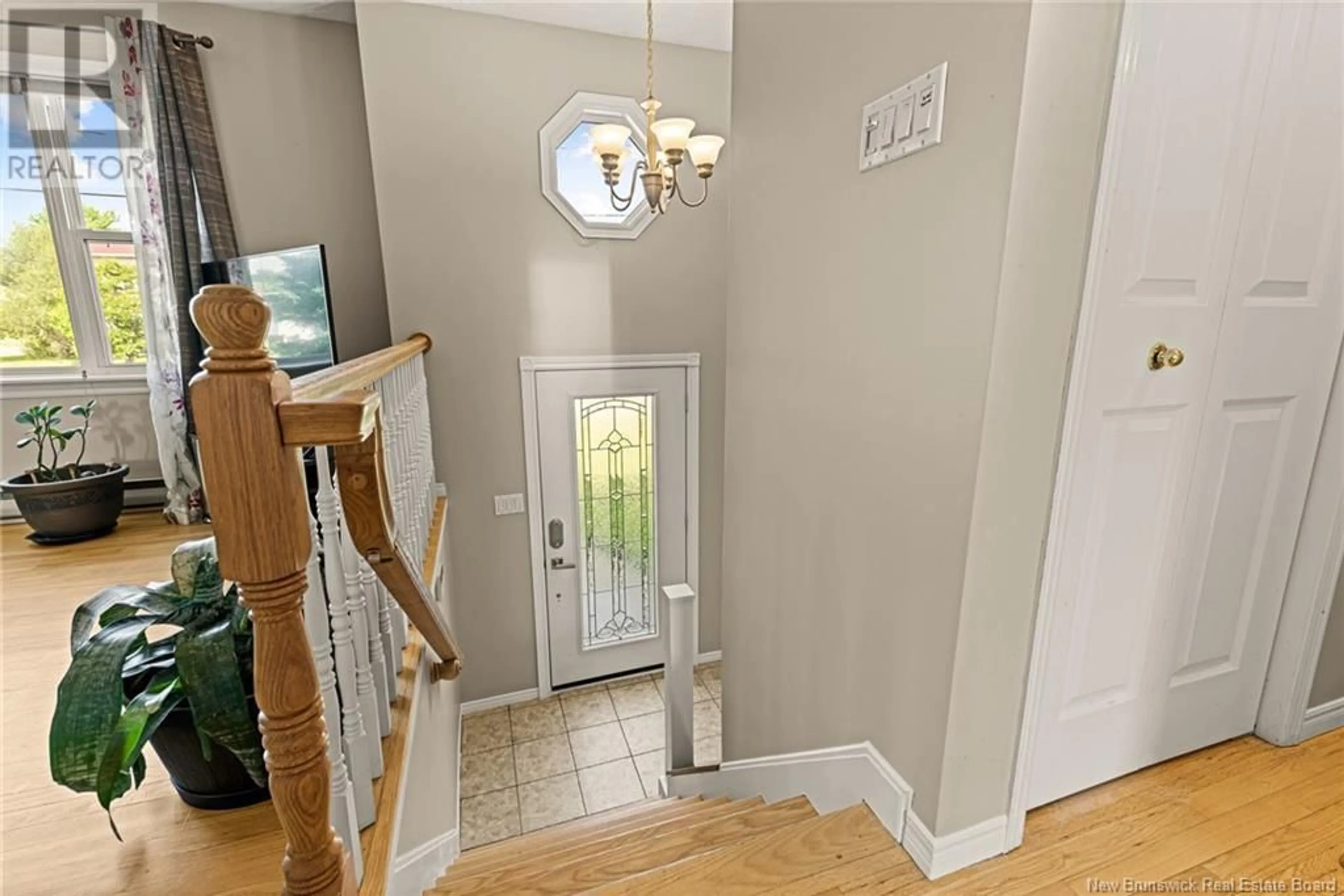 Indoor entryway for 54 CASTLE, Moncton New Brunswick E1A6M1
